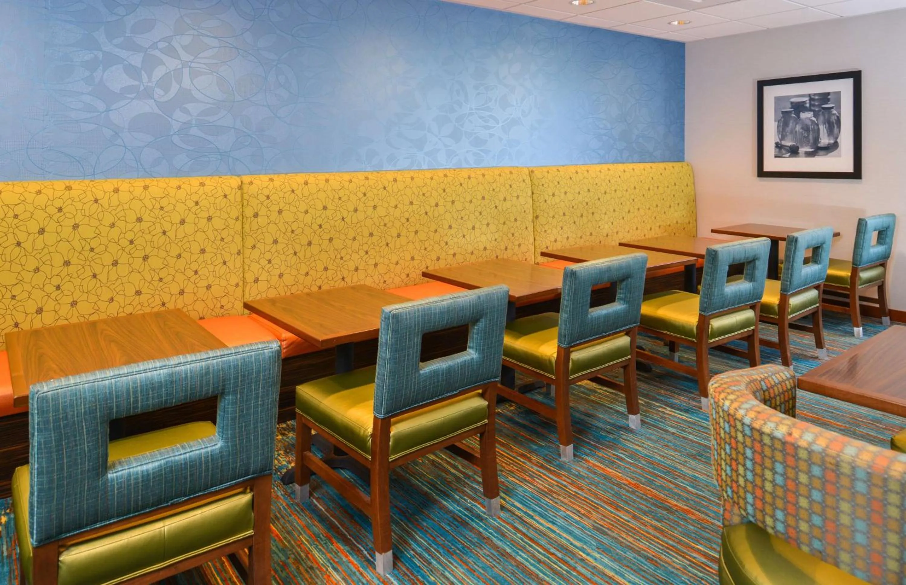 Restaurant/places to eat in Hampton Inn Seattle Airport