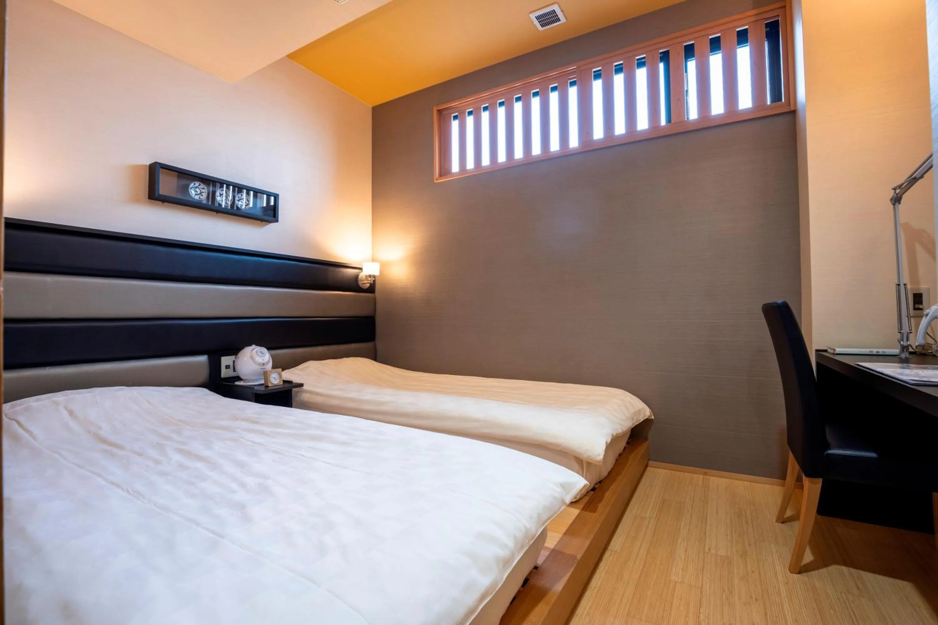 Photo of the whole room, Bed in DogoYaya