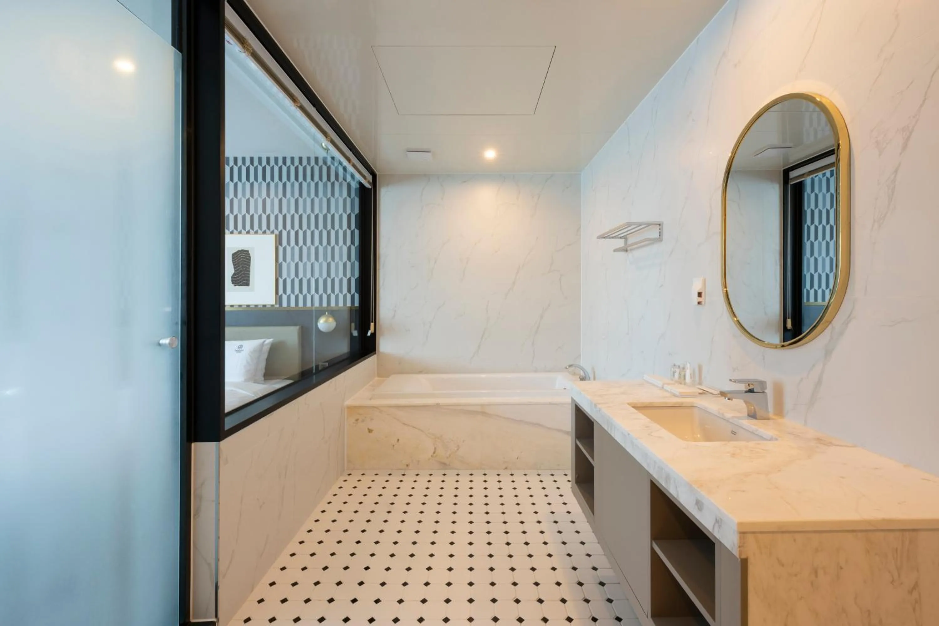 Shower in Browndot Business Seomyeon