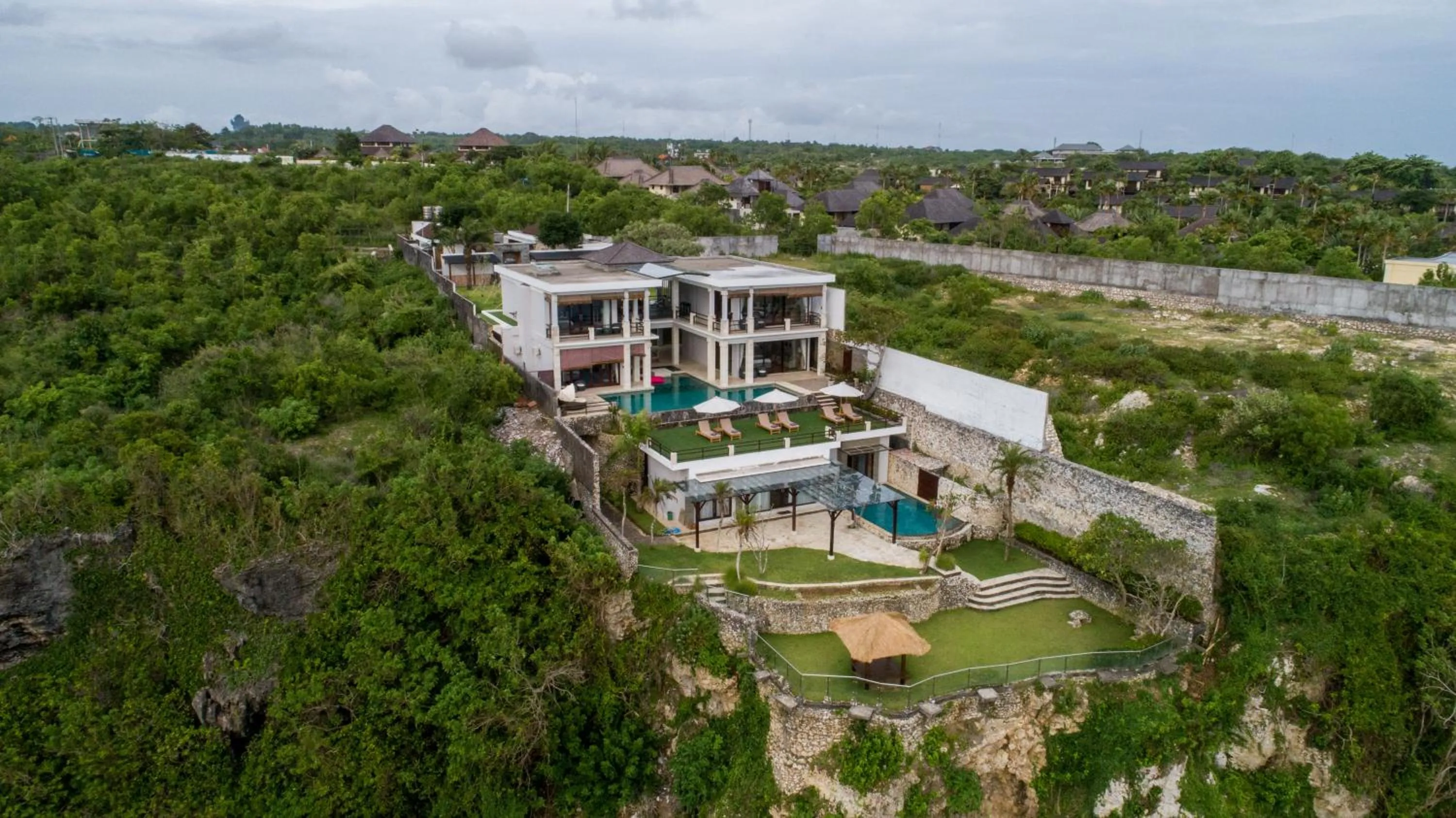 Property building in Villa Maiara