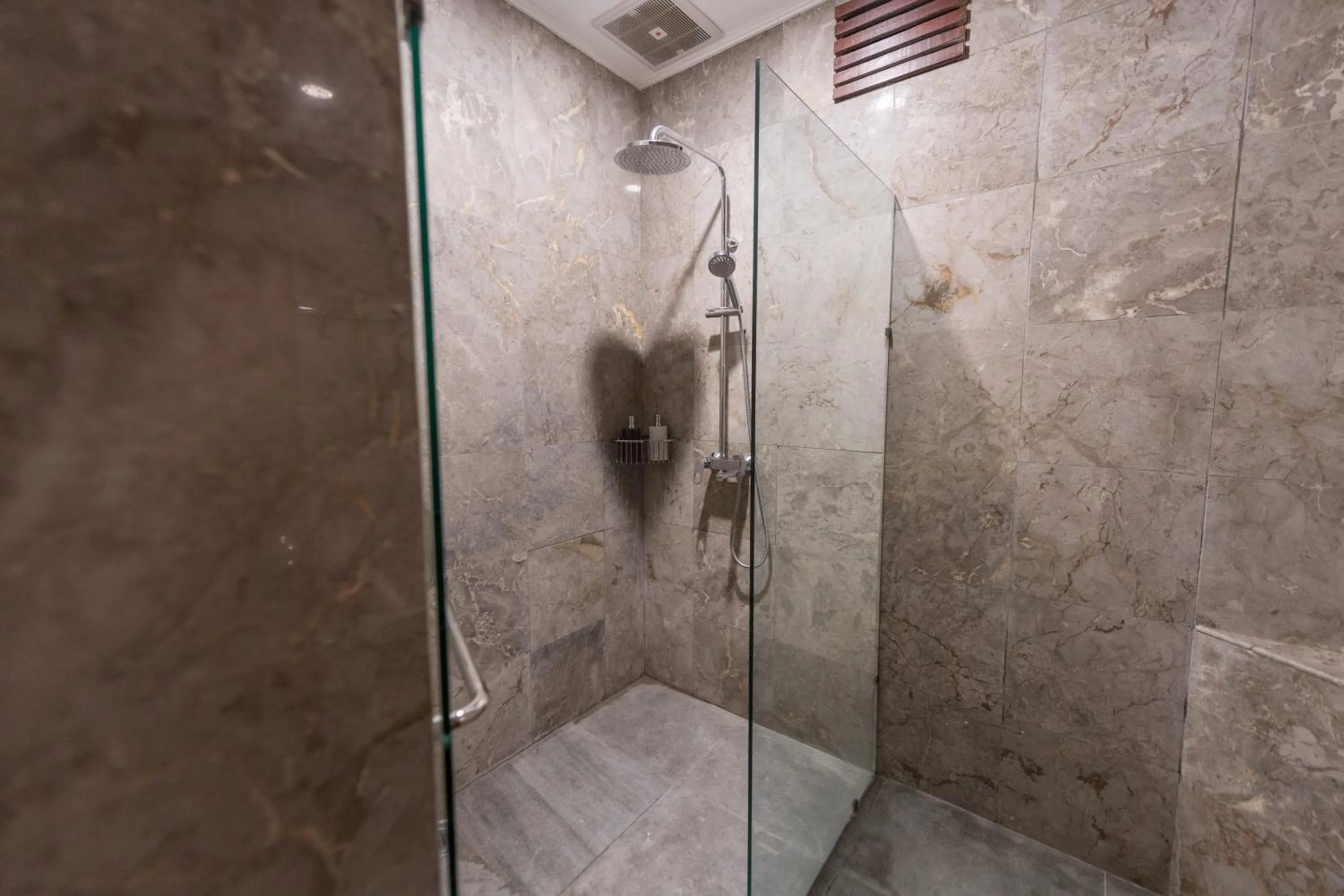 Shower in Villa Maiara