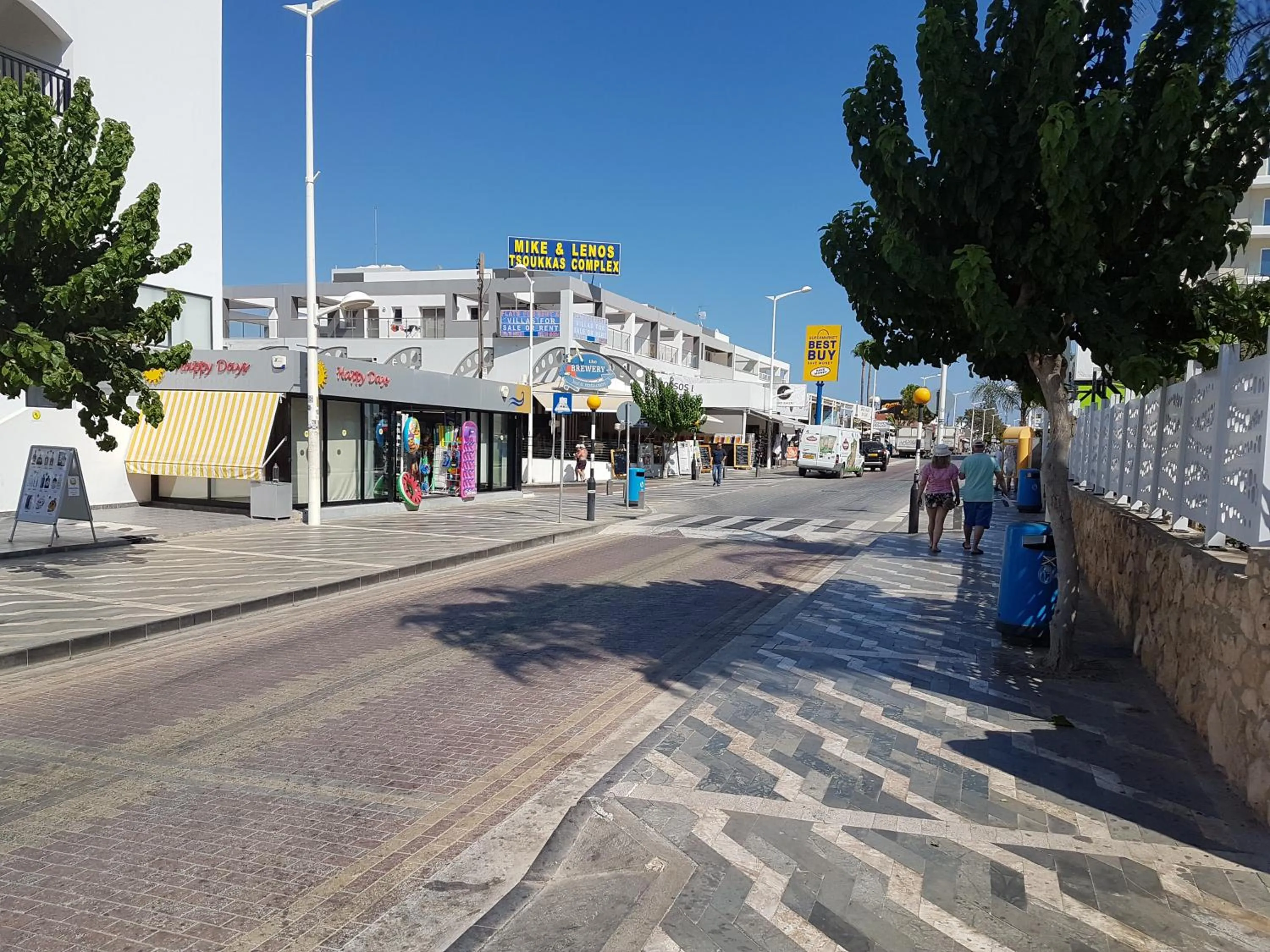 Restaurant/places to eat in Melini Hotel Suites