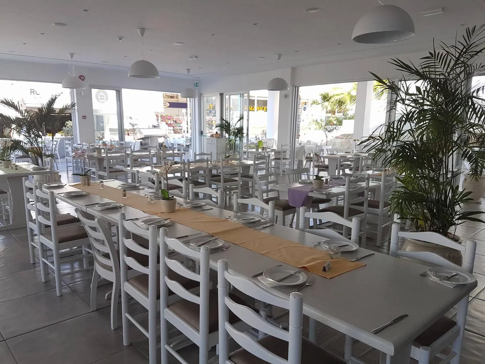 Restaurant/places to eat in Melini Hotel Suites