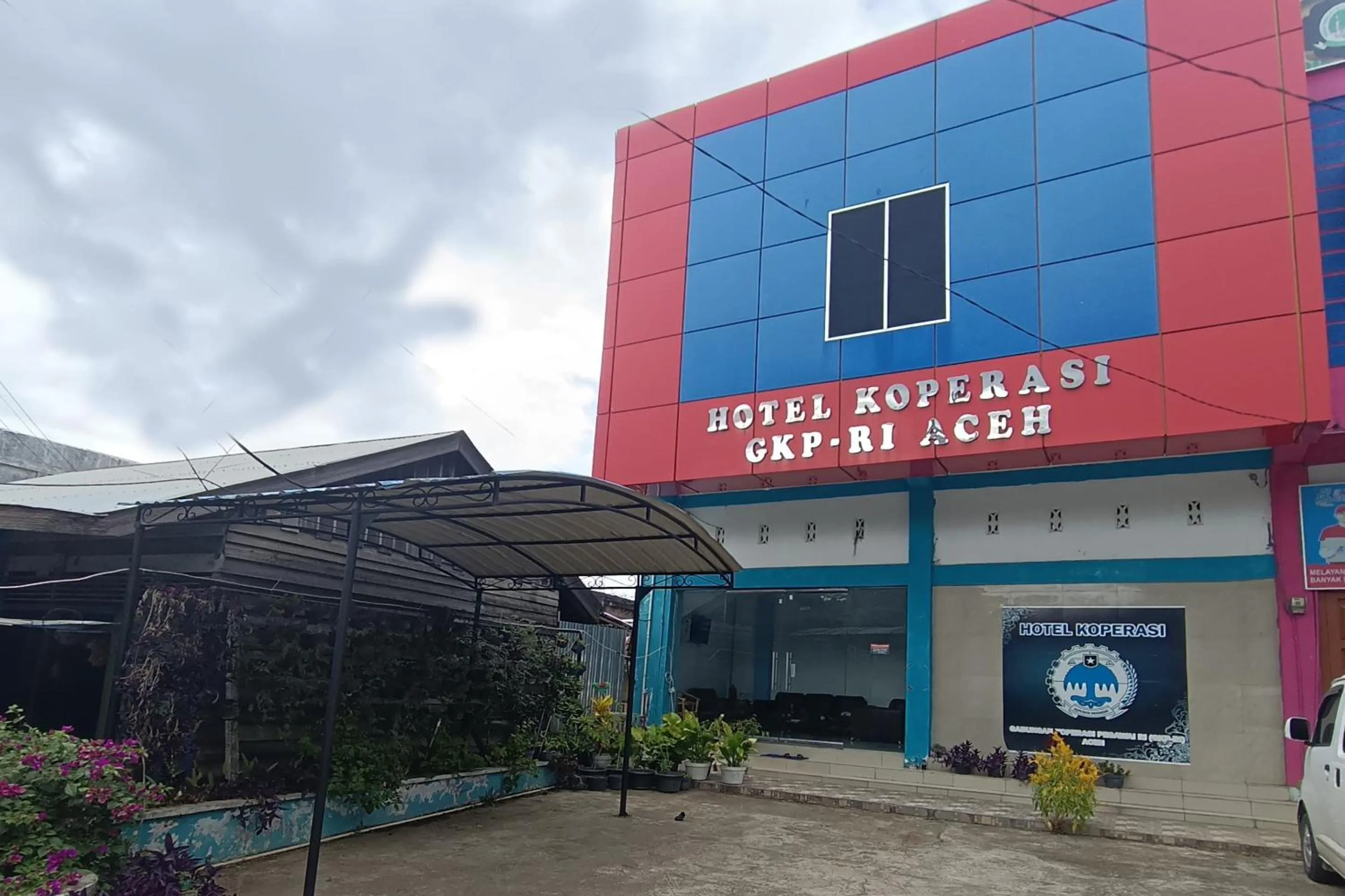 Facade/entrance in Hotel O Koperasi