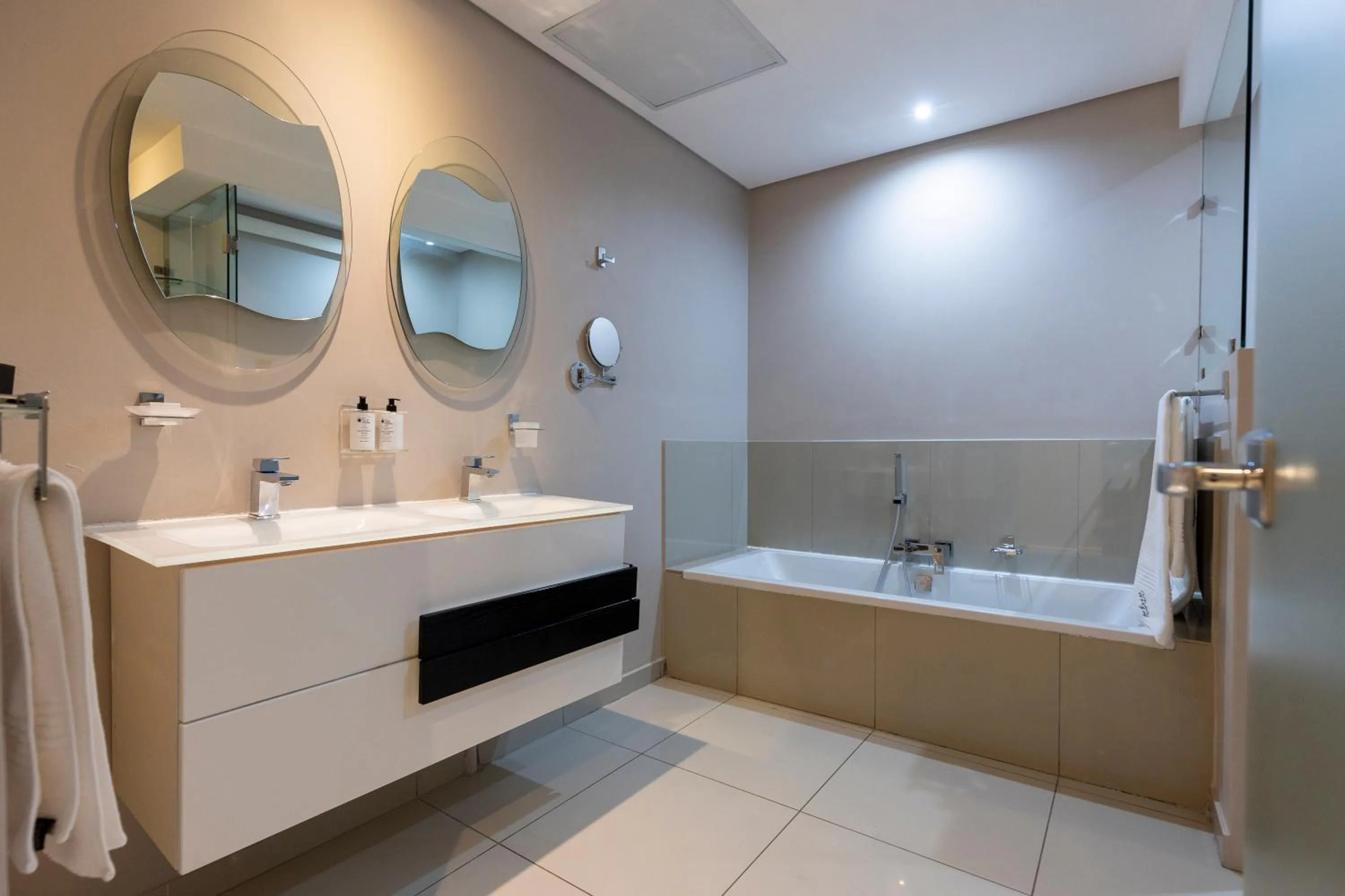 Bathroom in Hyde Park Guest House