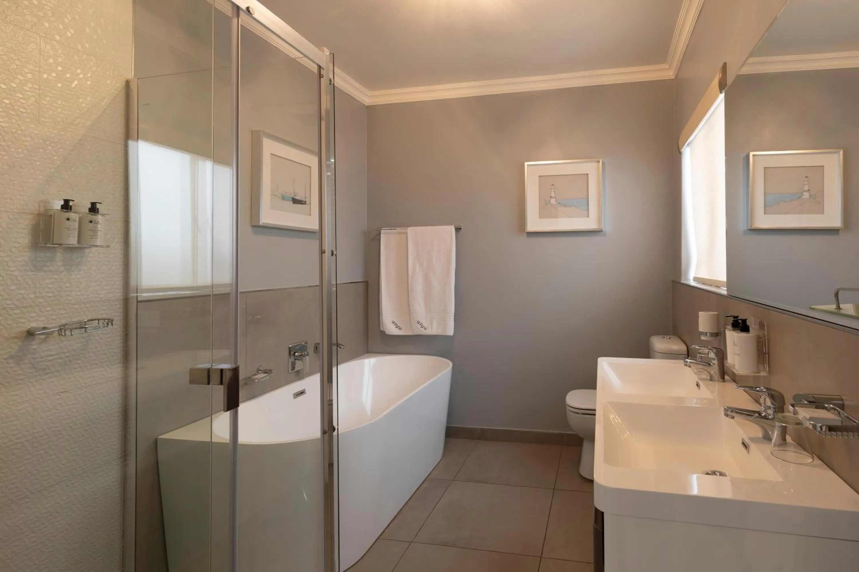 Bathroom in Hyde Park Guest House