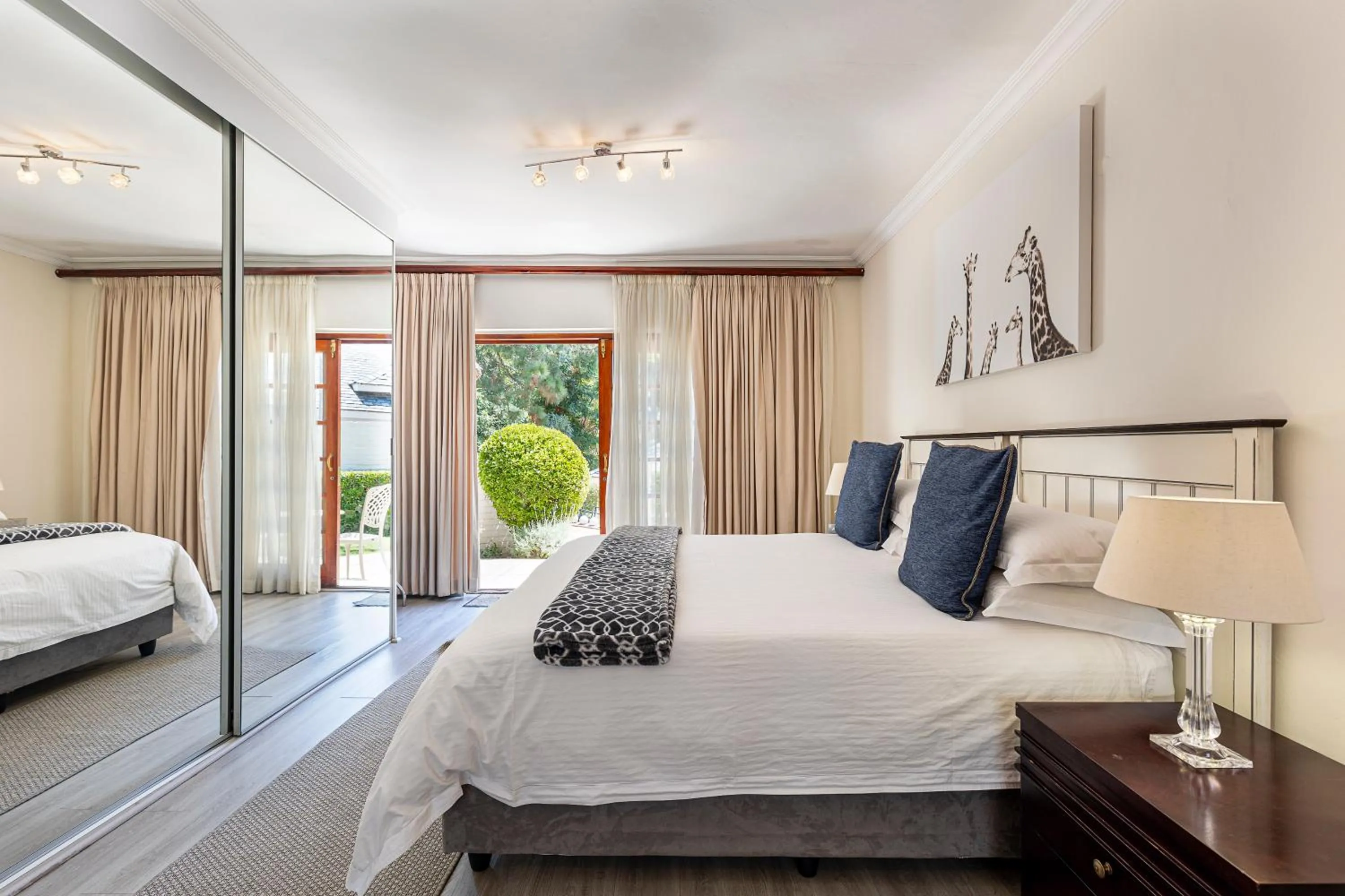 Bedroom, Bed in Hyde Park Guest House