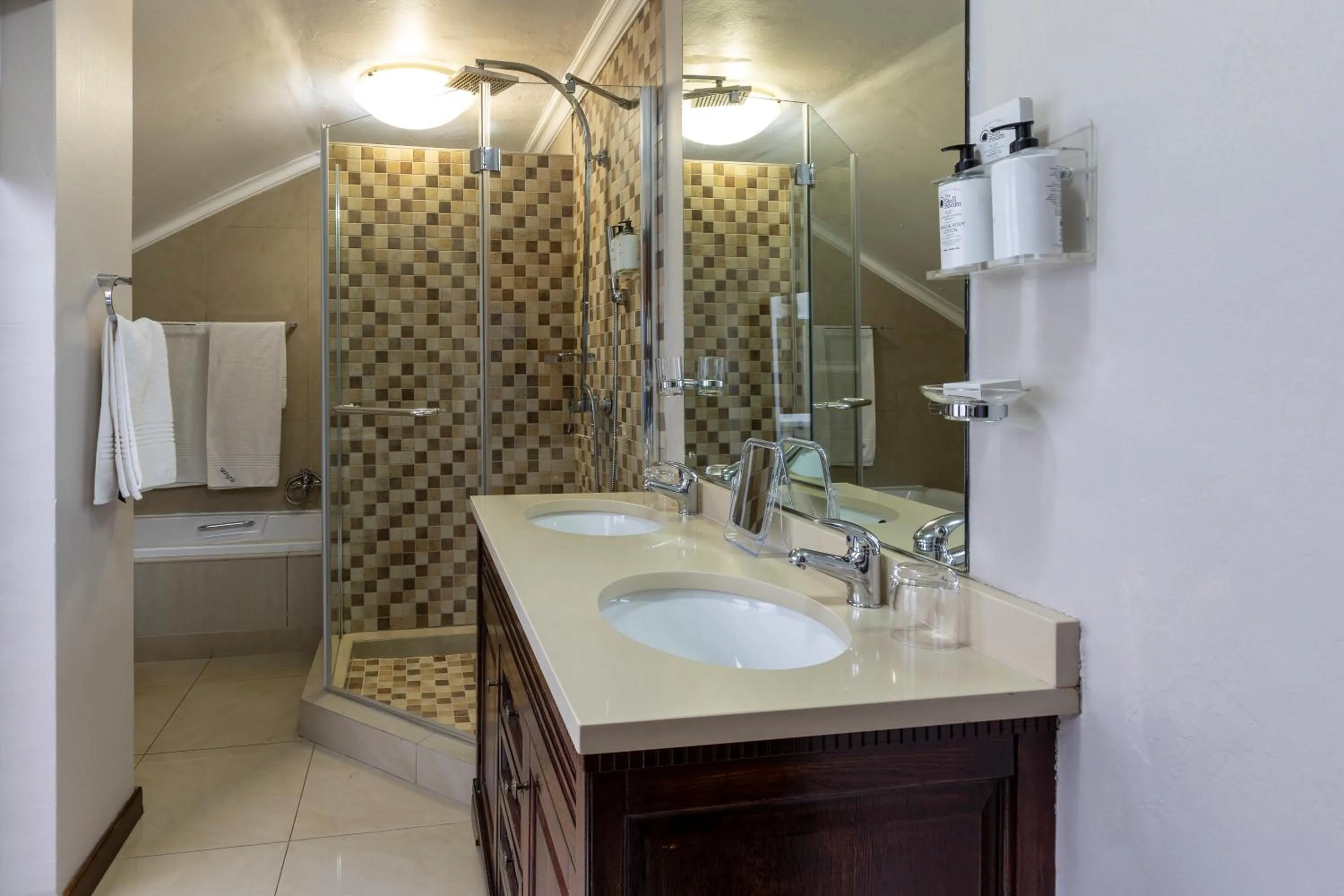 Bathroom in Hyde Park Guest House