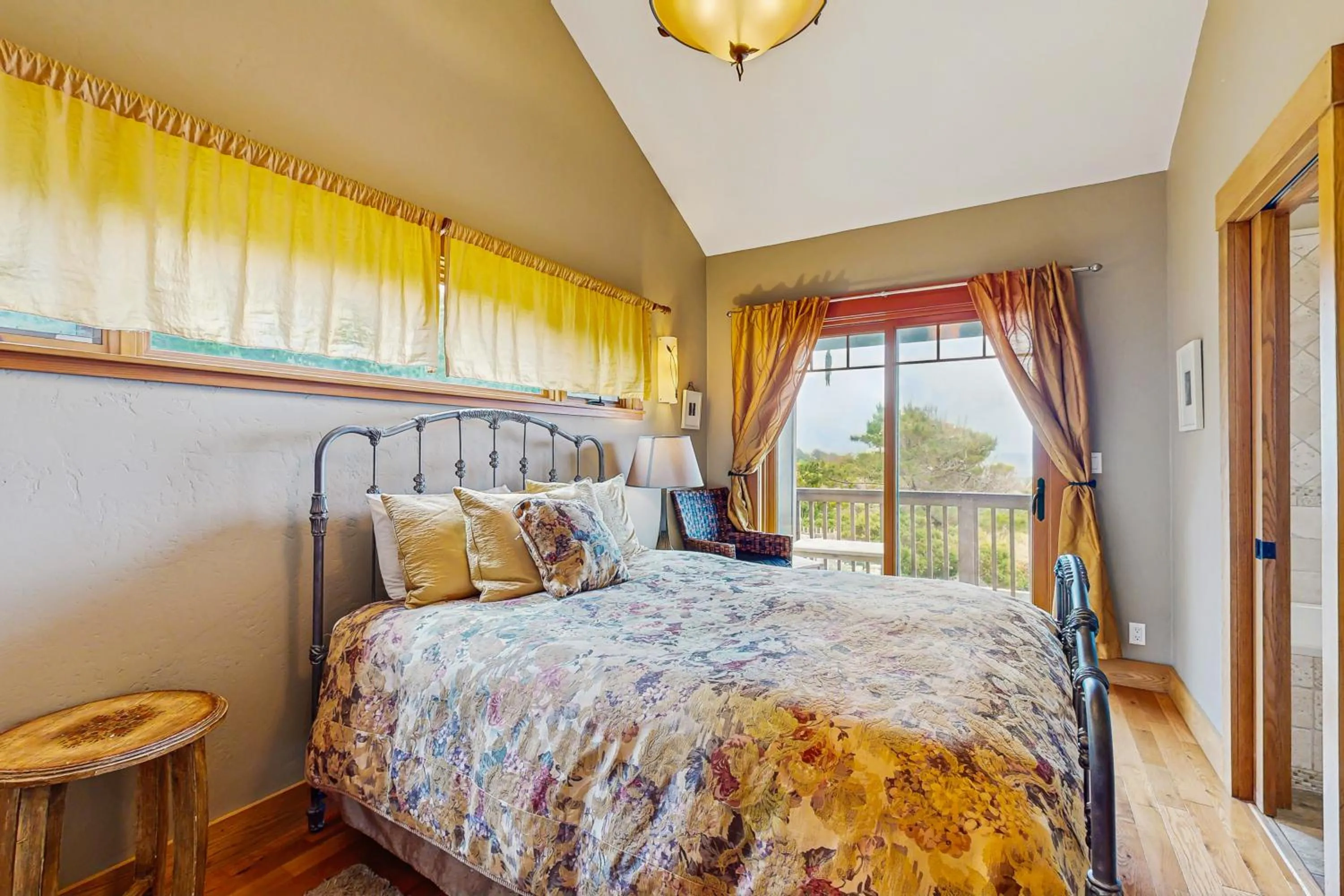 Bed in Seascape Gualala