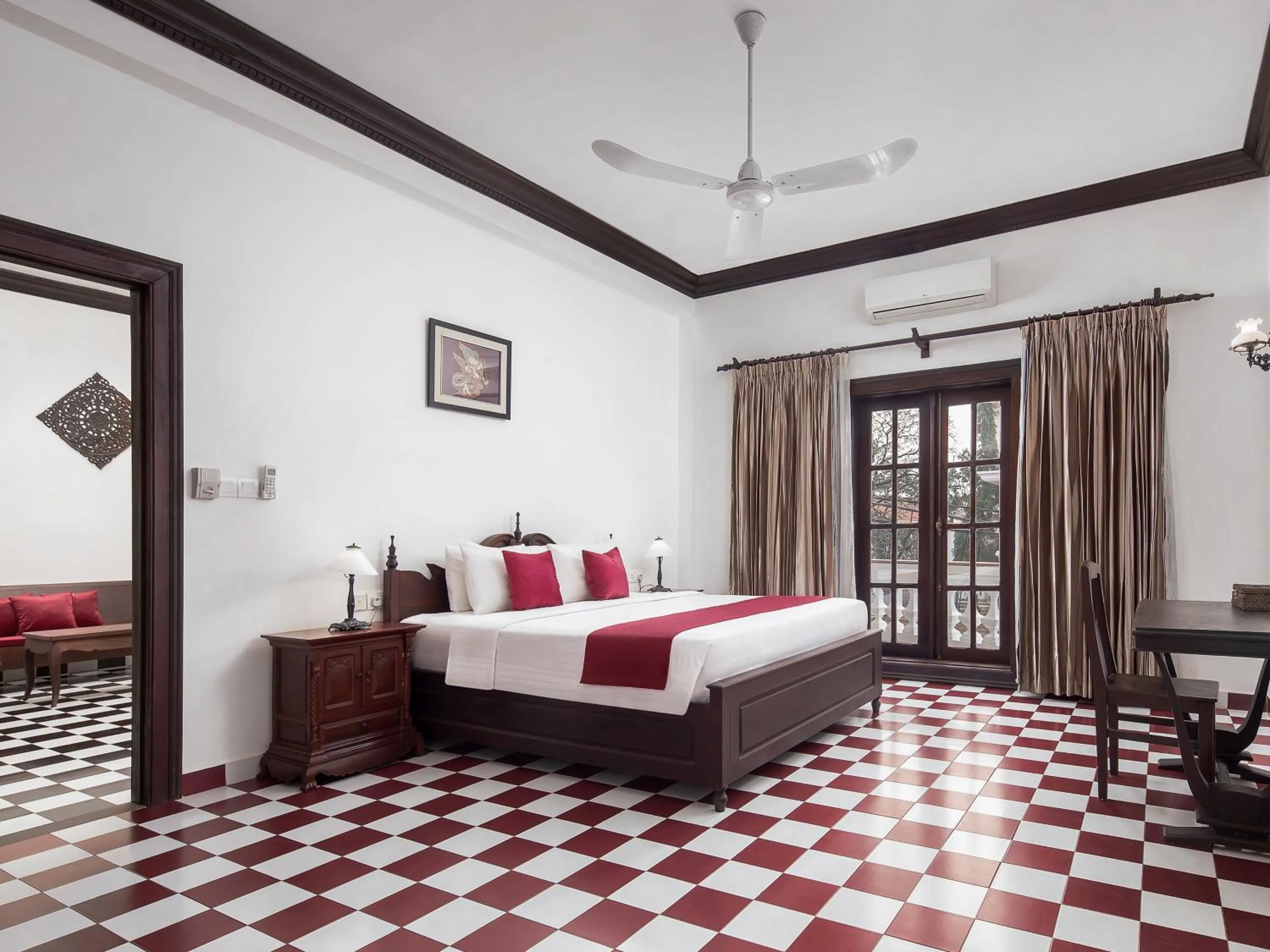 Bed in Chateau d'Angkor La Residence