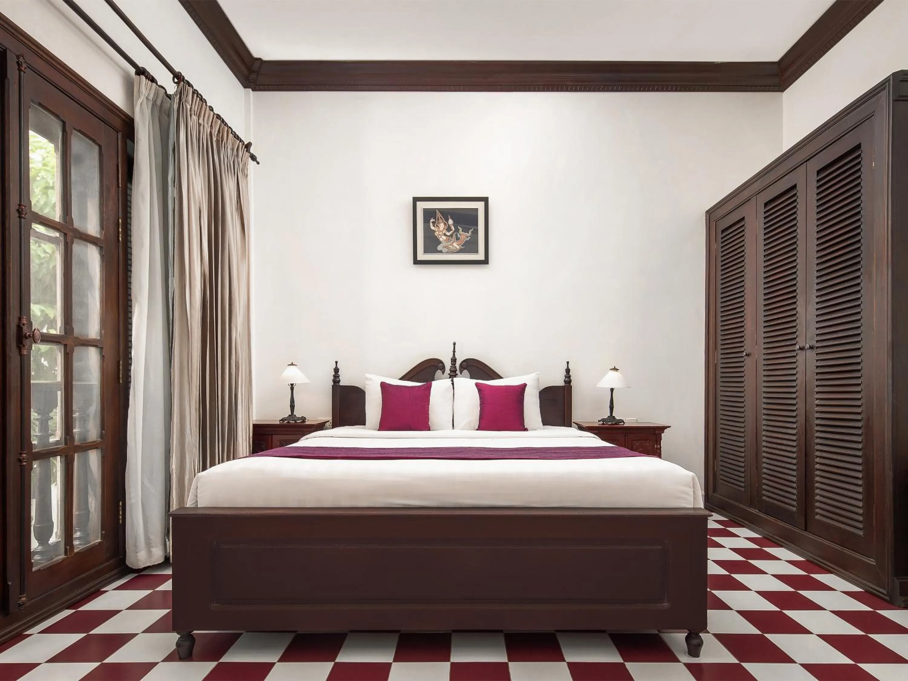 Bed in Chateau d'Angkor La Residence
