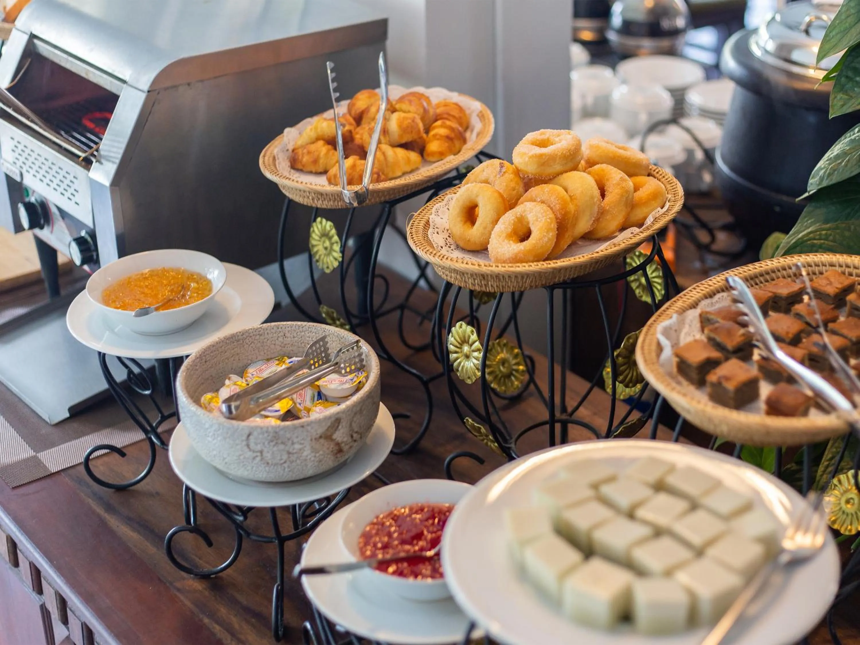 Breakfast in Chateau d'Angkor La Residence
