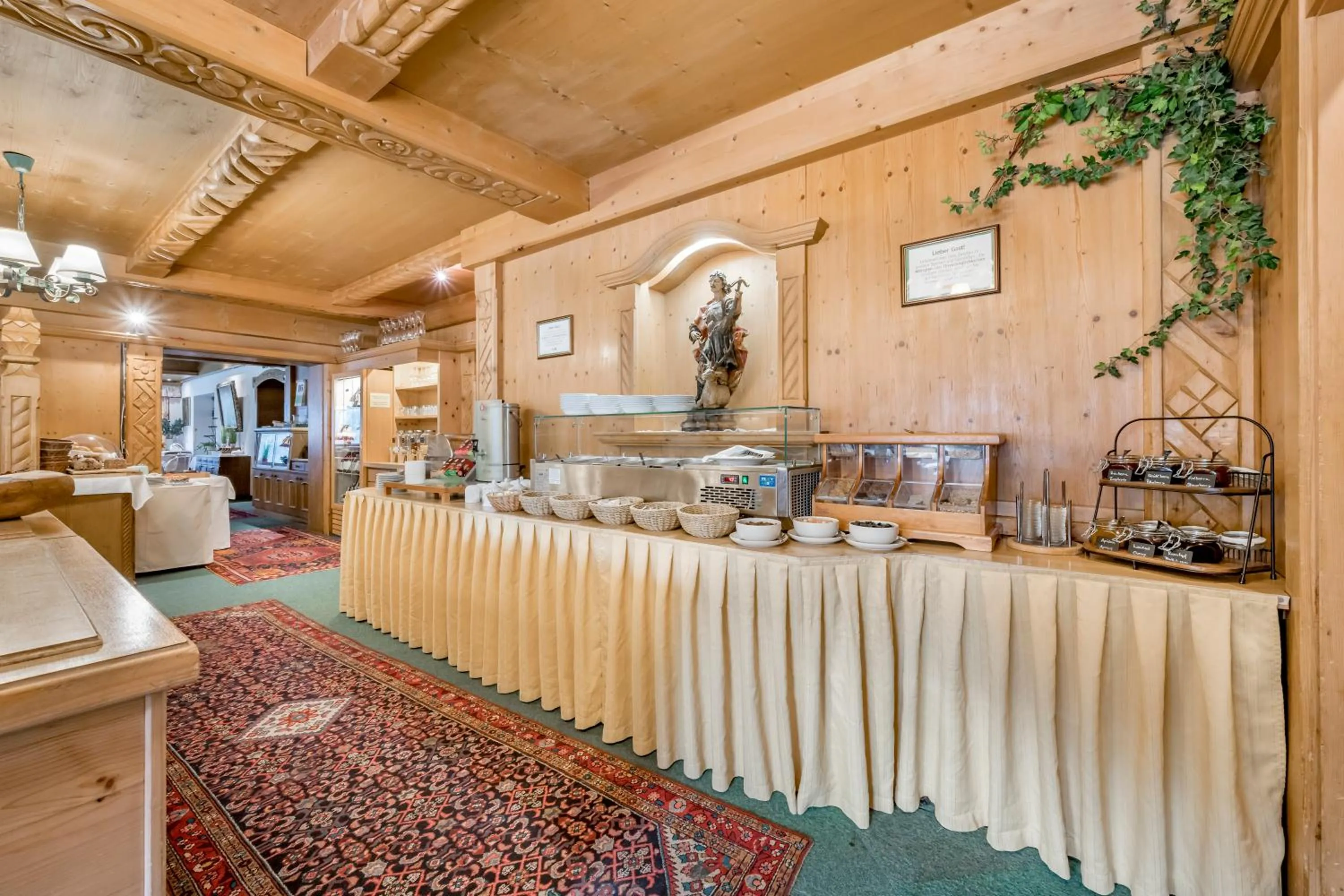 Restaurant/places to eat in Pension Almrausch