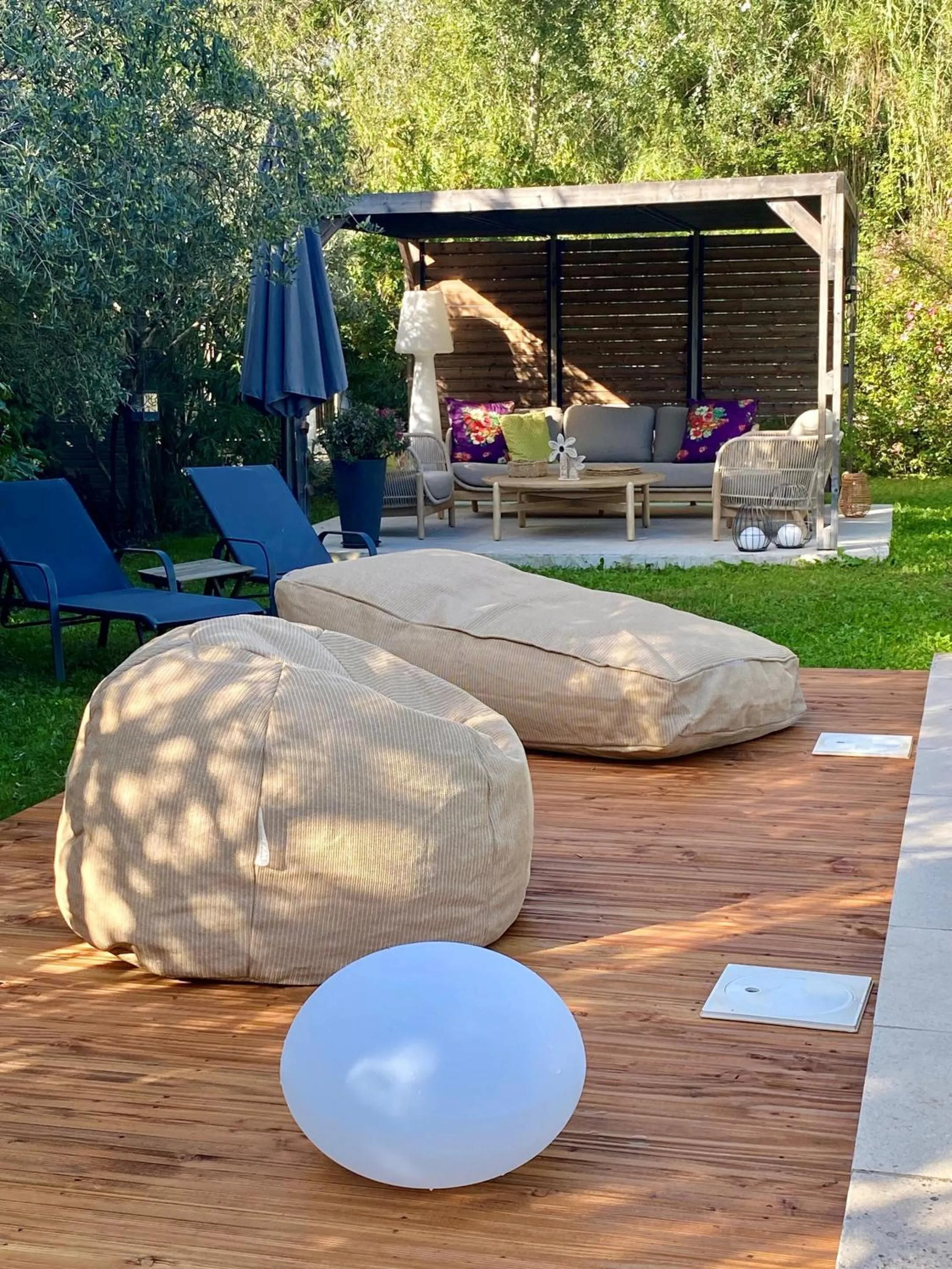 Property building in Le Jardin de Lau