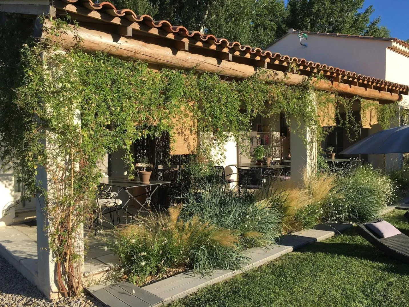 Property building in Le Jardin de Lau