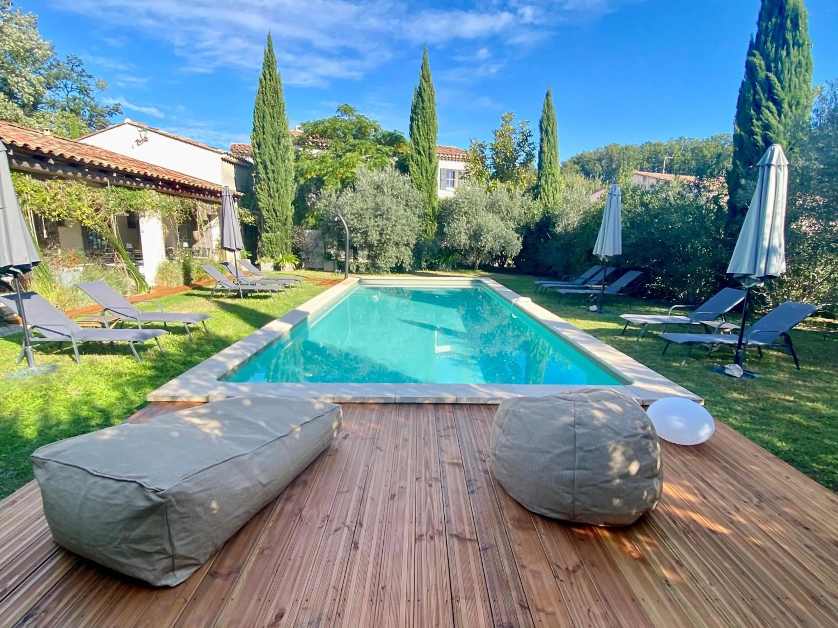 Property building in Le Jardin de Lau