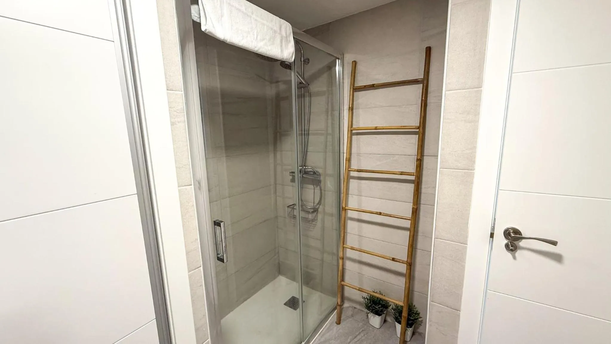 Shower in Apartamentos Esmeralda Unitursa