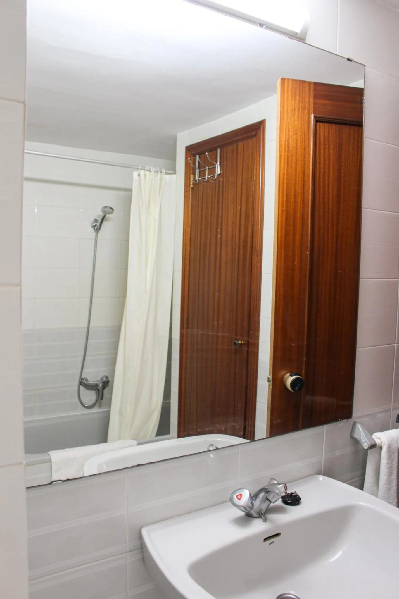 Bathroom in Apartamentos Esmeralda Unitursa