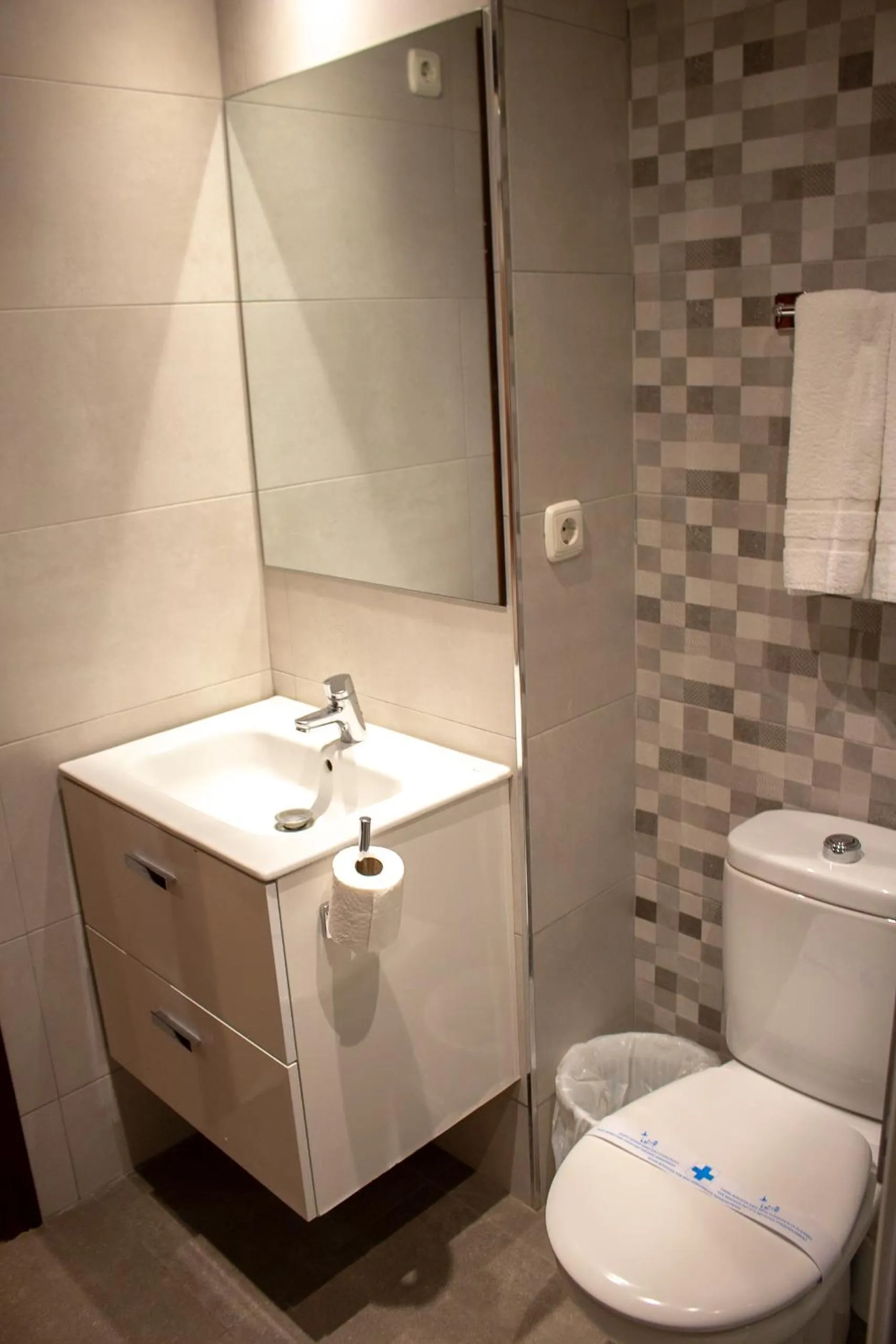 Bathroom in Apartamentos Esmeralda Unitursa