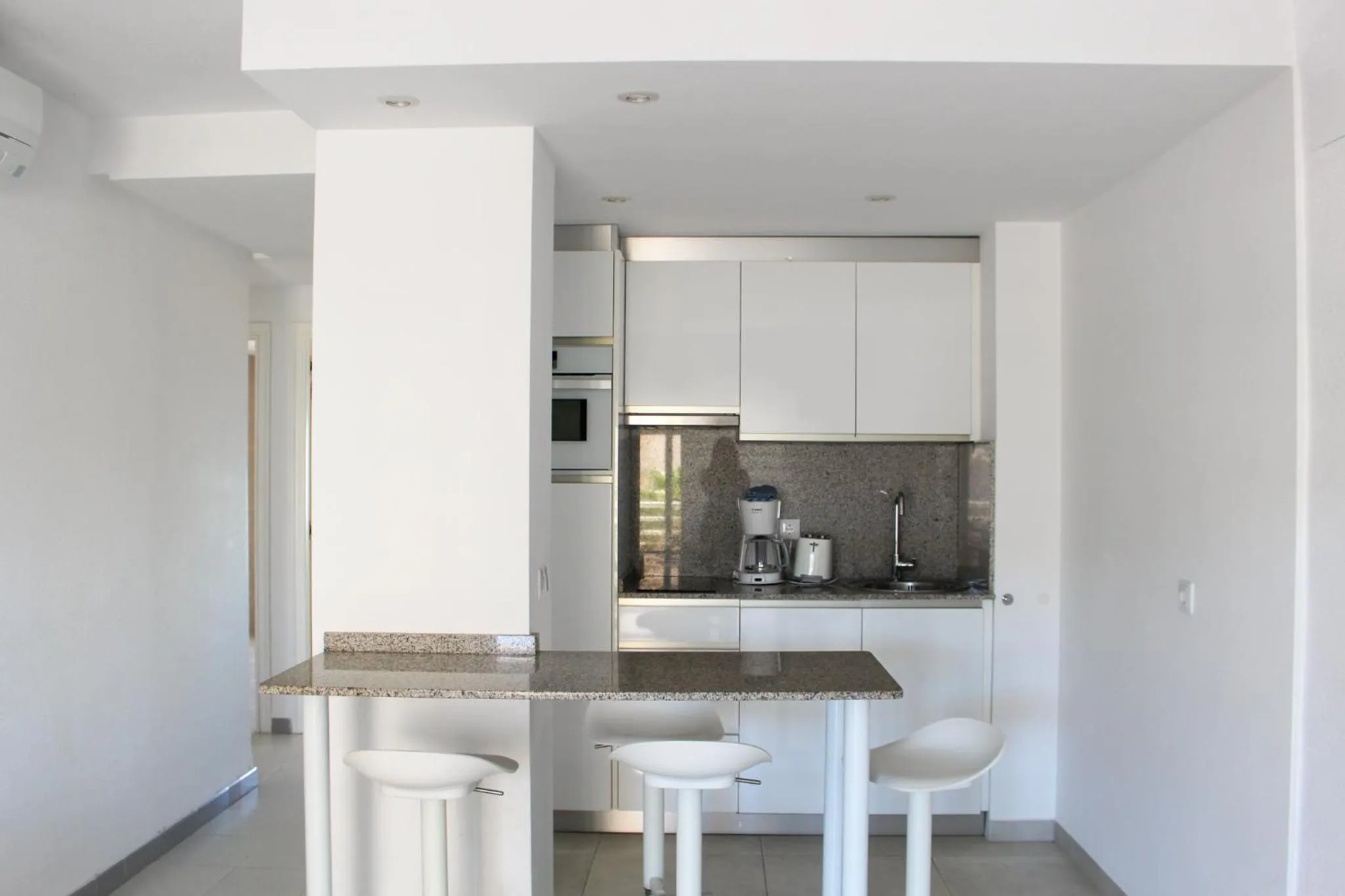 Kitchen or kitchenette in Apartamentos Esmeralda Unitursa