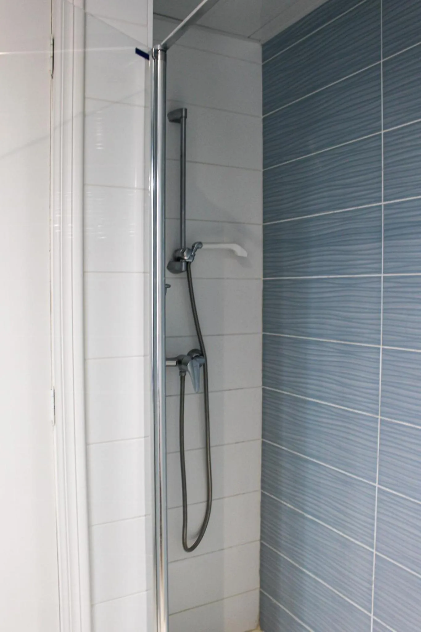 Shower in Apartamentos Esmeralda Unitursa