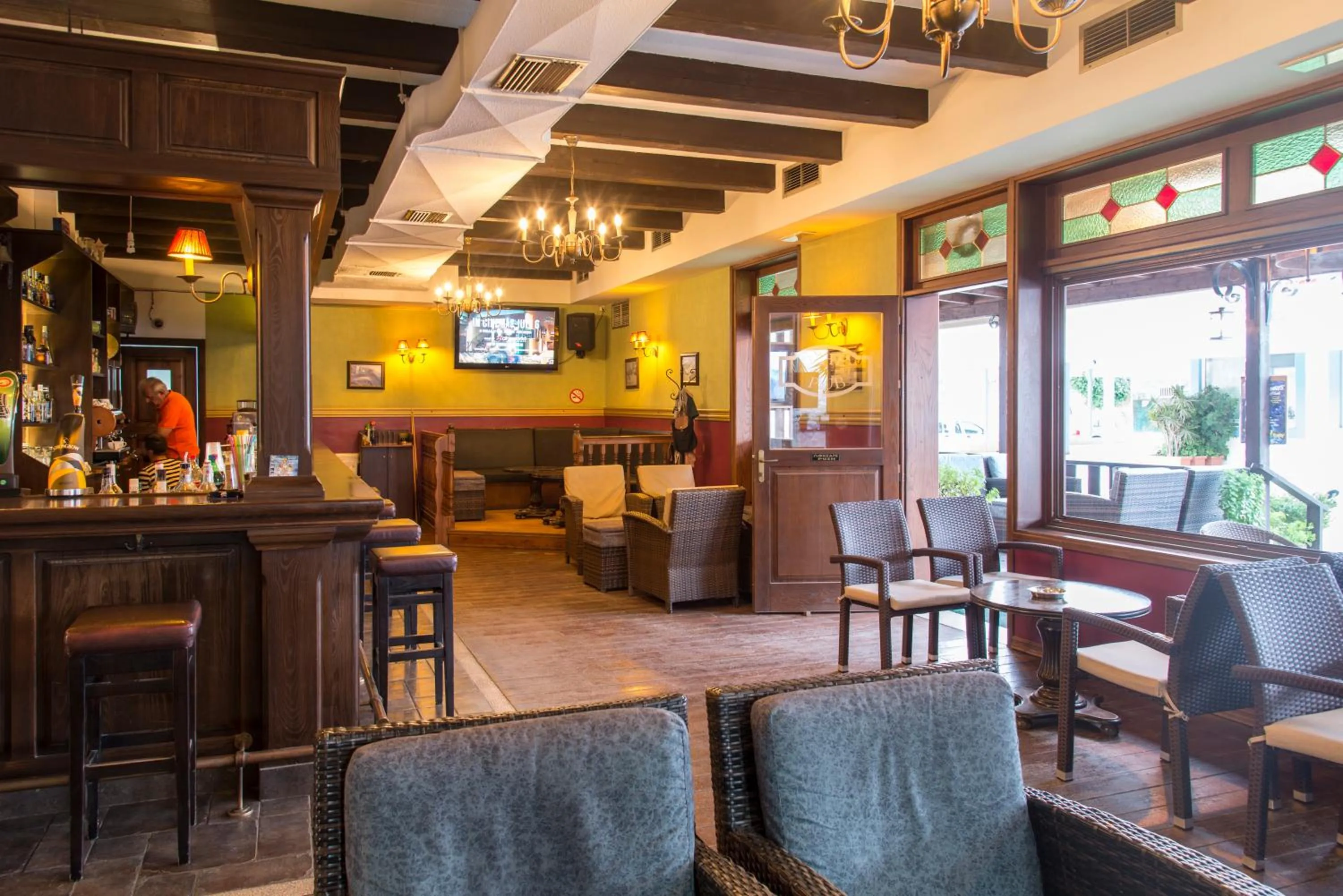 Communal lounge/ TV room in Rio Hotel