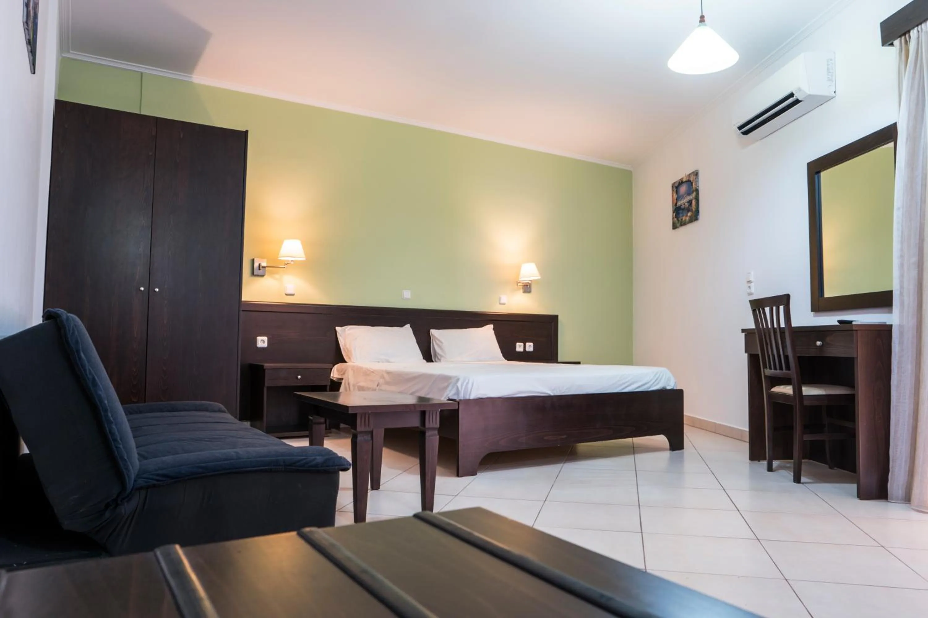 Bedroom, Bed in Rio Hotel