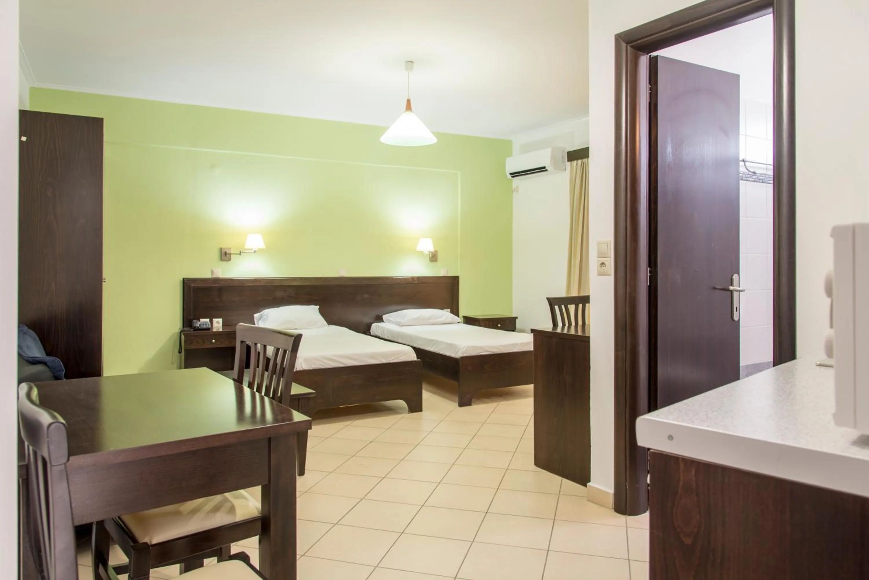 Kitchen or kitchenette, Bed in Rio Hotel