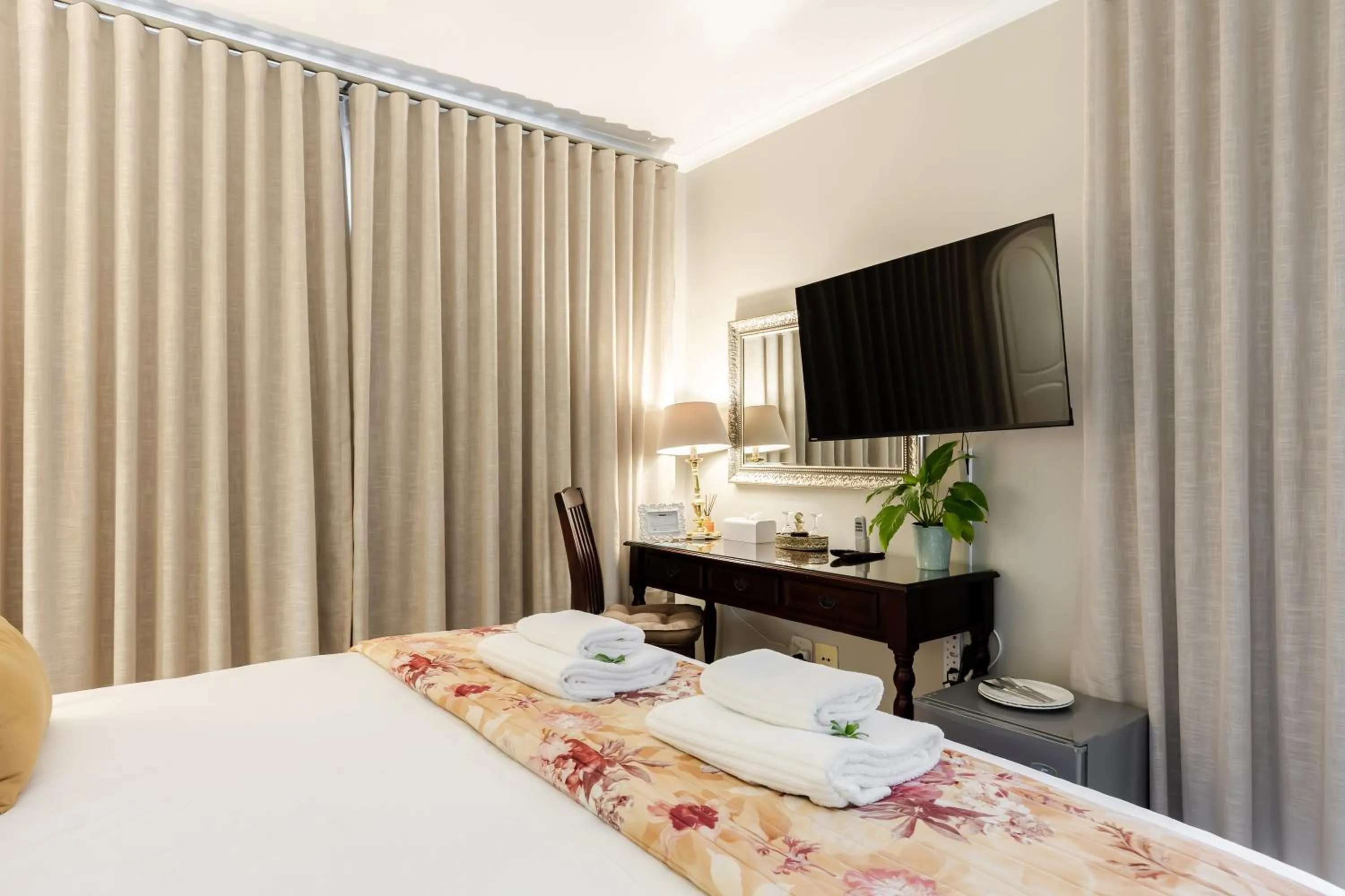 TV and multimedia, Bed in Shandon Lodge Guest House & Spa