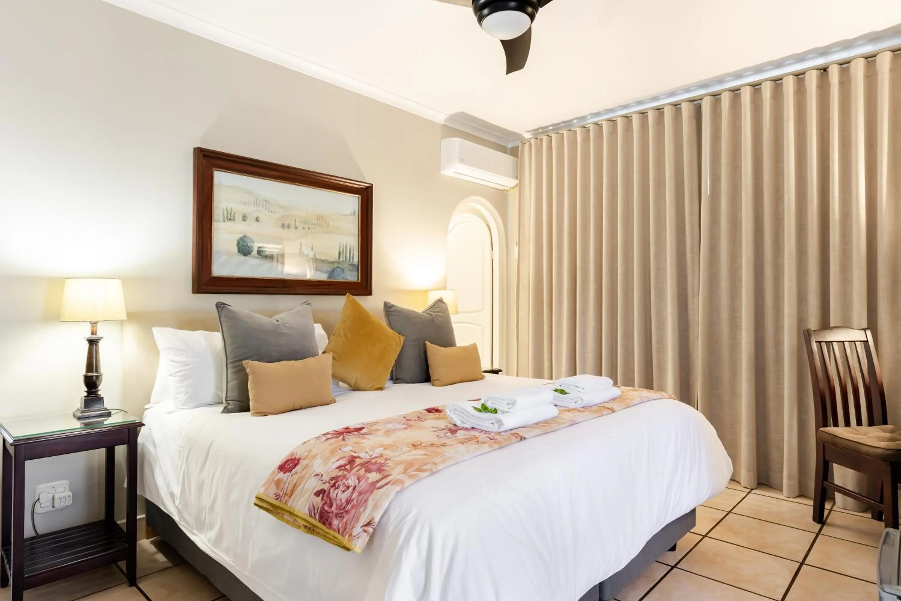 Bedroom, Bed in Shandon Lodge Guest House & Spa