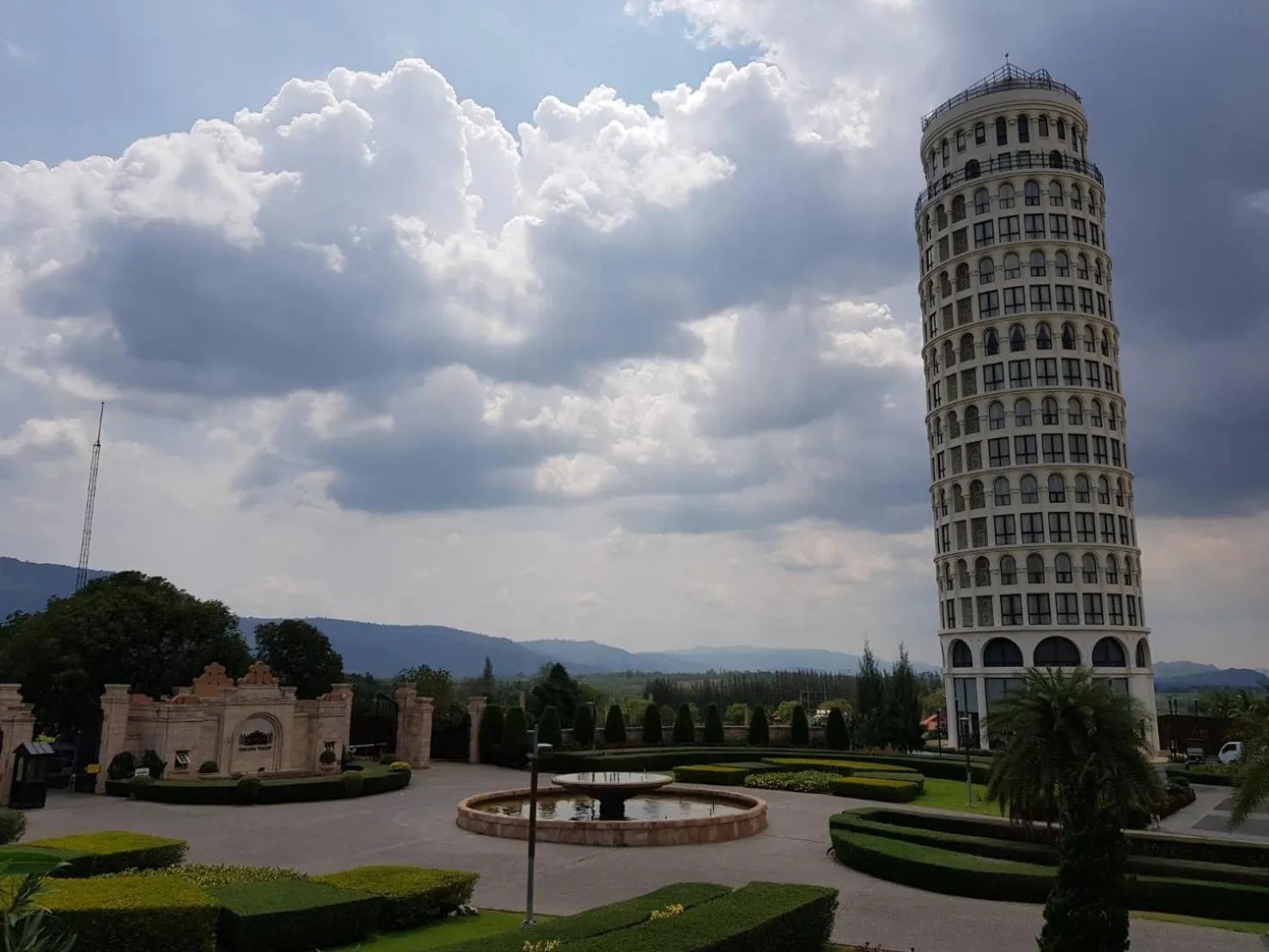 Property building in Toscana Piazza