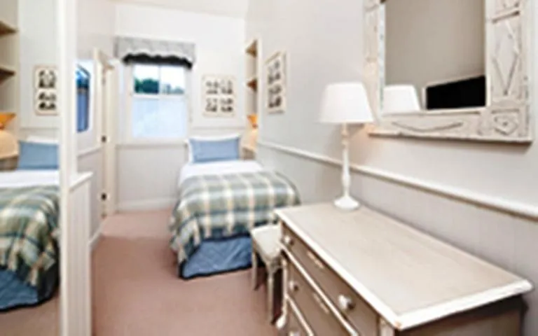 Bed in The Loch Lomond Arms Hotel