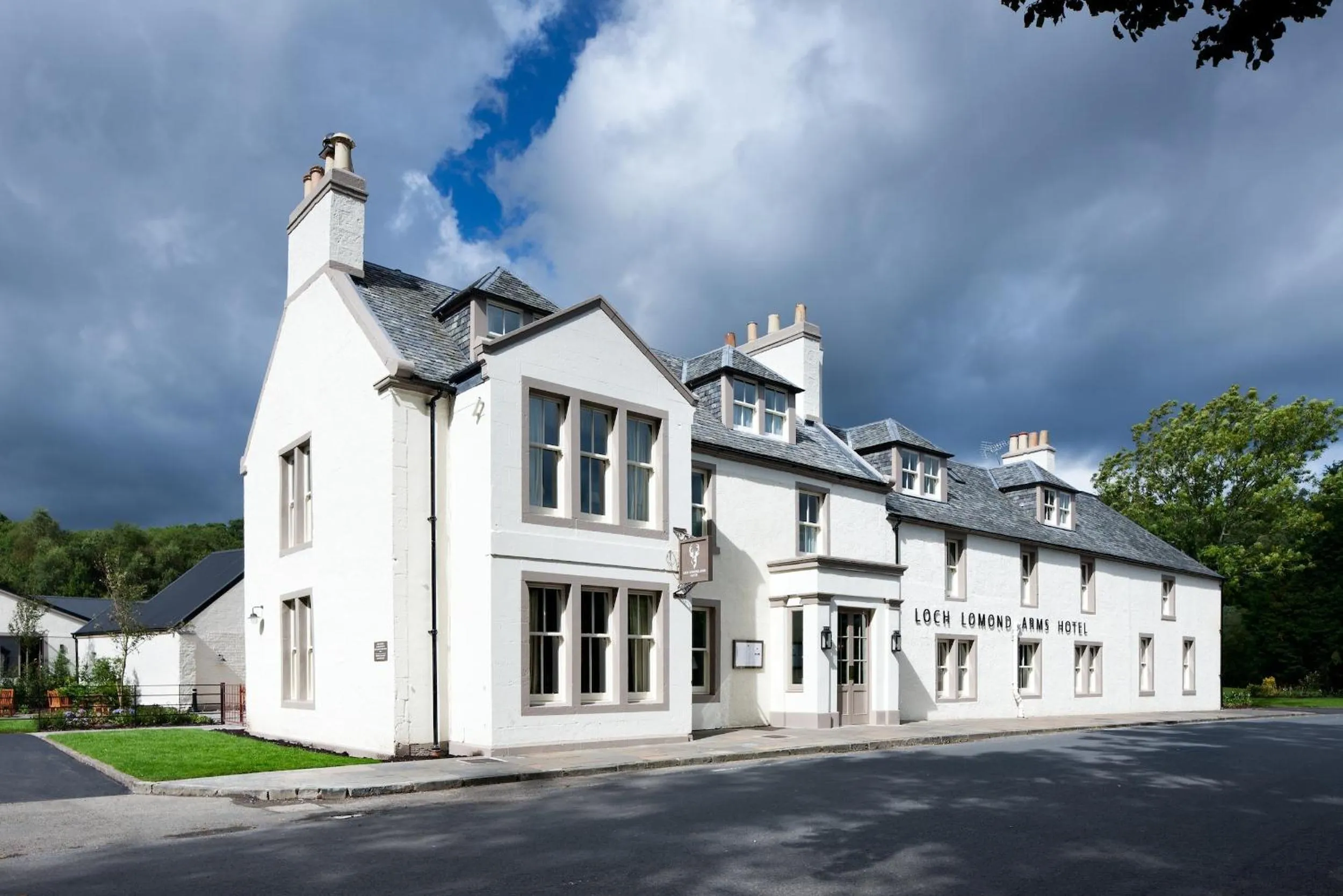Facade/entrance in The Loch Lomond Arms Hotel