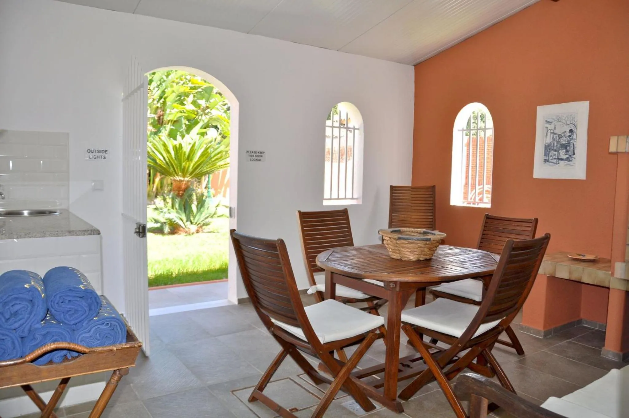 Patio in Fantastic for Family Gatherings, Optional Pool Heating, Free Air Con Wifi