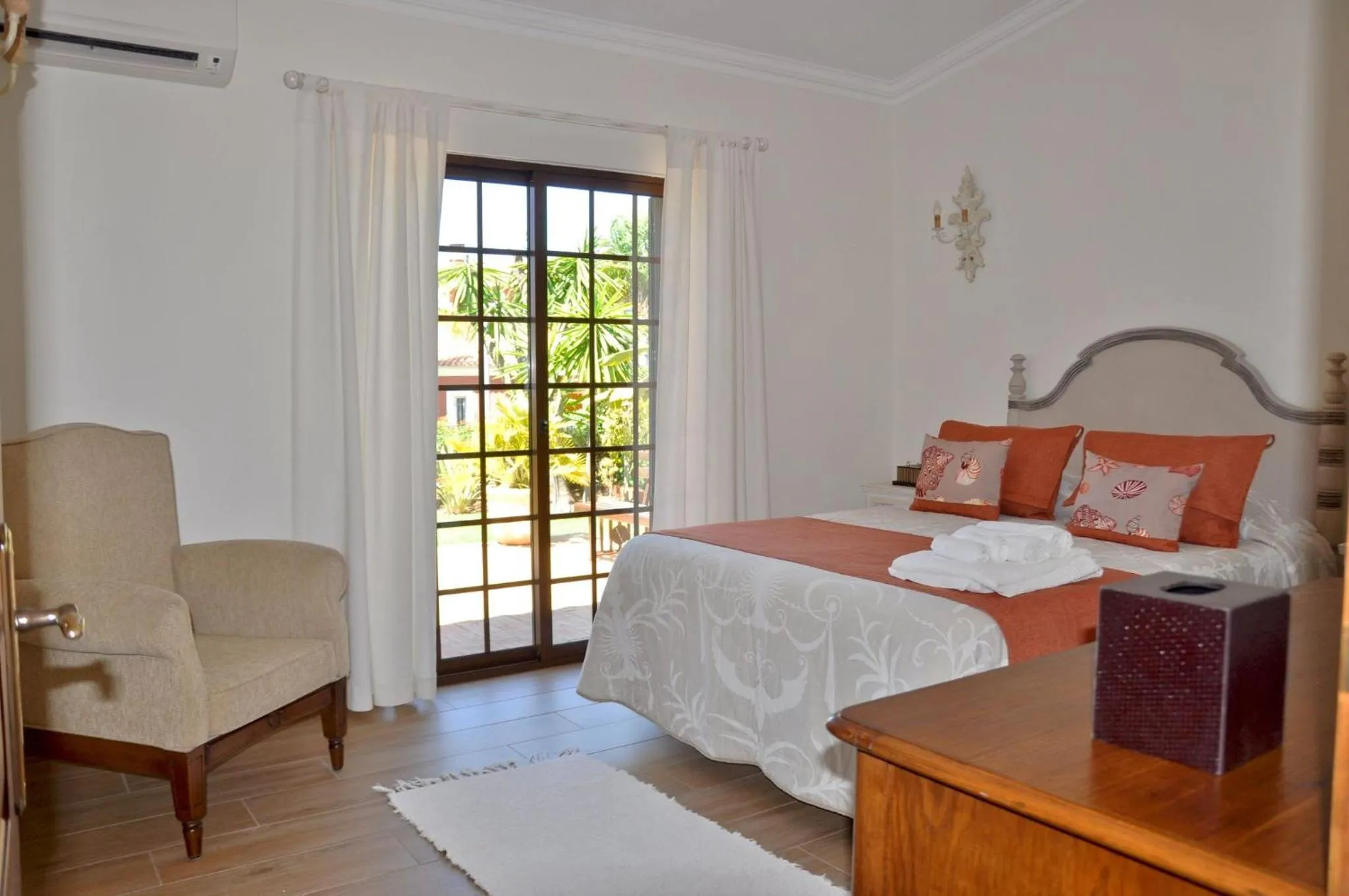 Bedroom, Bed in Fantastic for Family Gatherings, Optional Pool Heating, Free Air Con Wifi