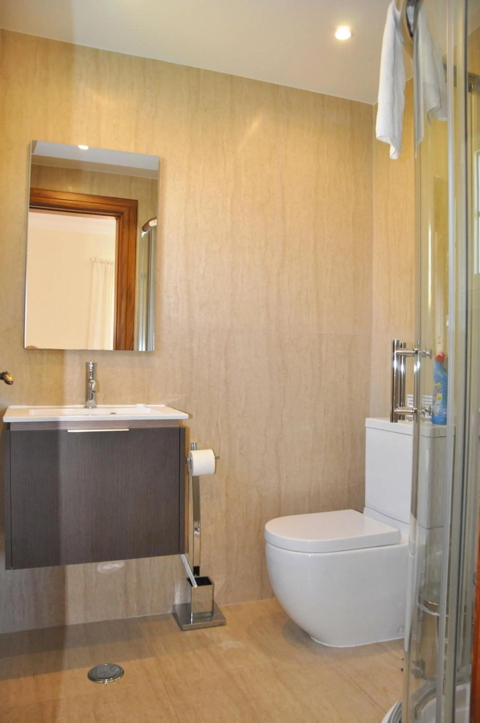 Bathroom in Fantastic for Family Gatherings, Optional Pool Heating, Free Air Con Wifi