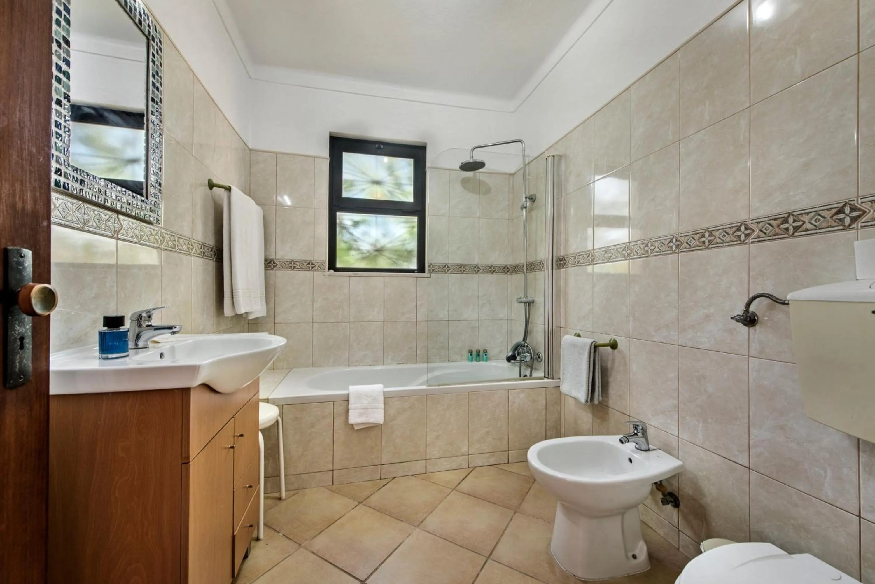Bathroom in Exclusive Retreat in Vilamoura, private pool, off-street parking, Free AC wifi