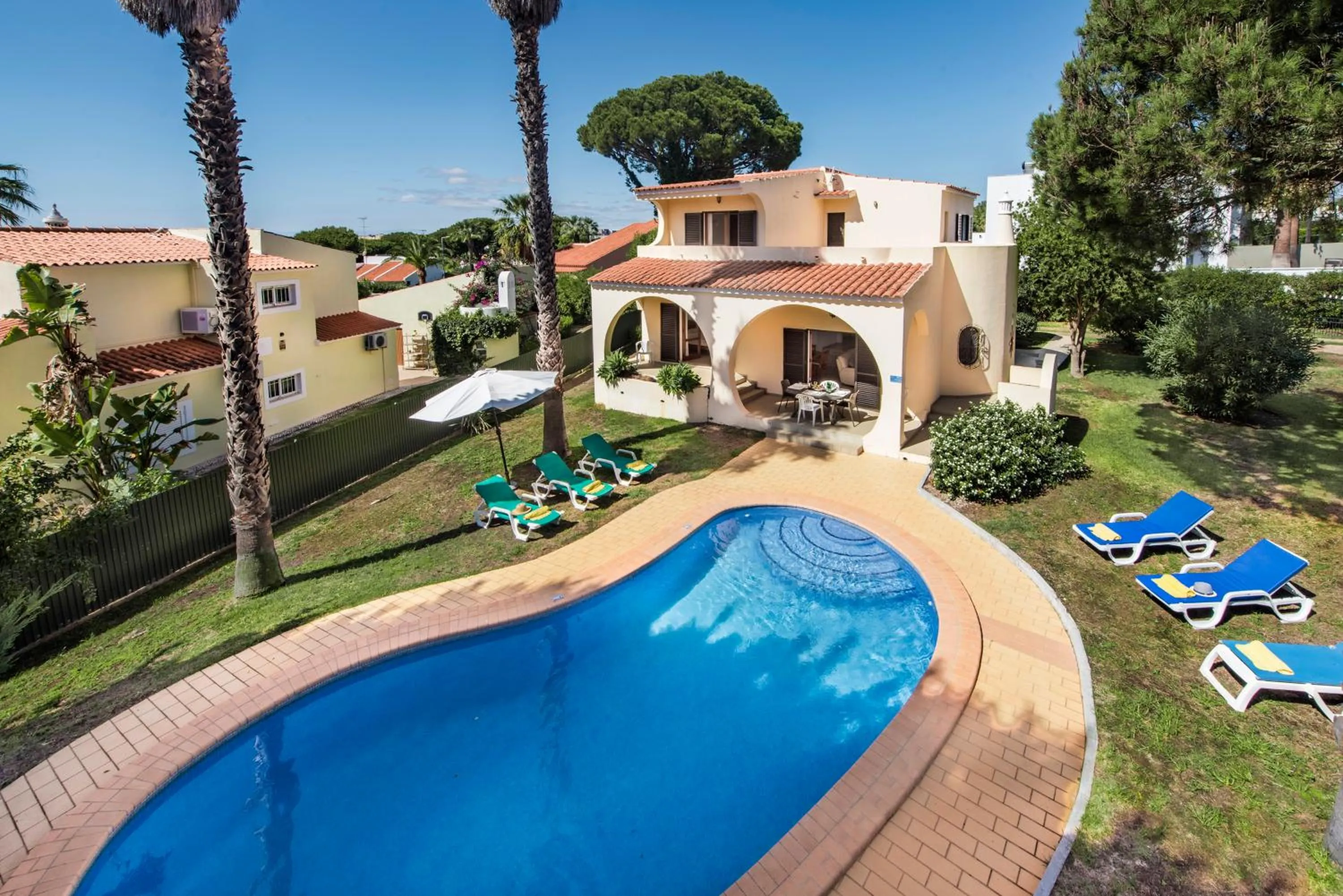 Exclusive Retreat in Vilamoura, private pool, off-street parking, Free AC wifi