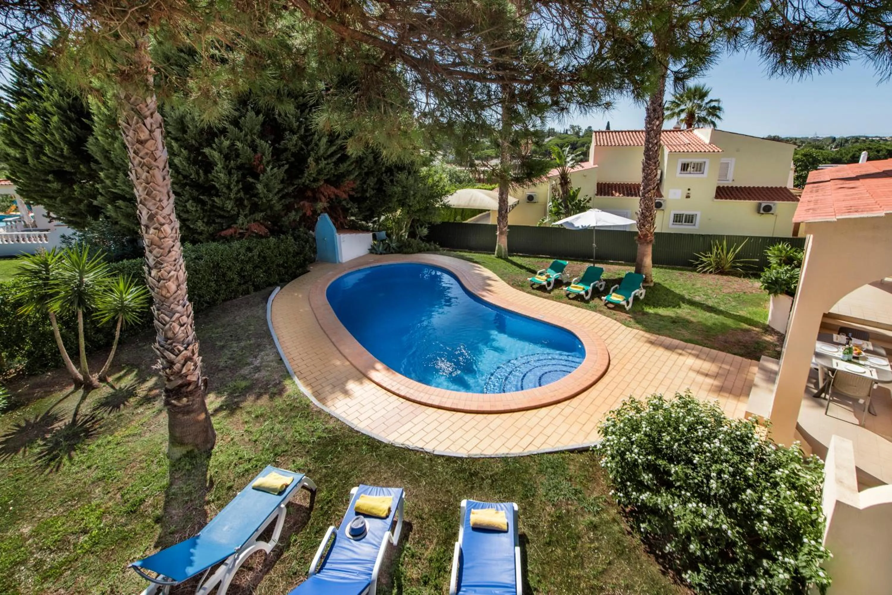 Garden in Exclusive Retreat in Vilamoura, private pool, off-street parking, Free AC wifi