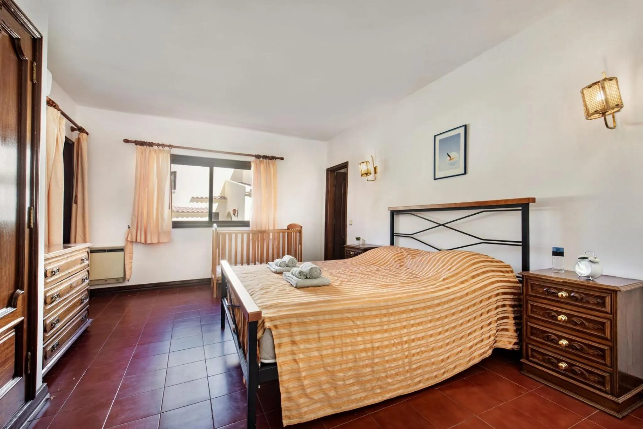 Bed in 5 En-Suite Bedrooms, close to centre, free AC WiFi