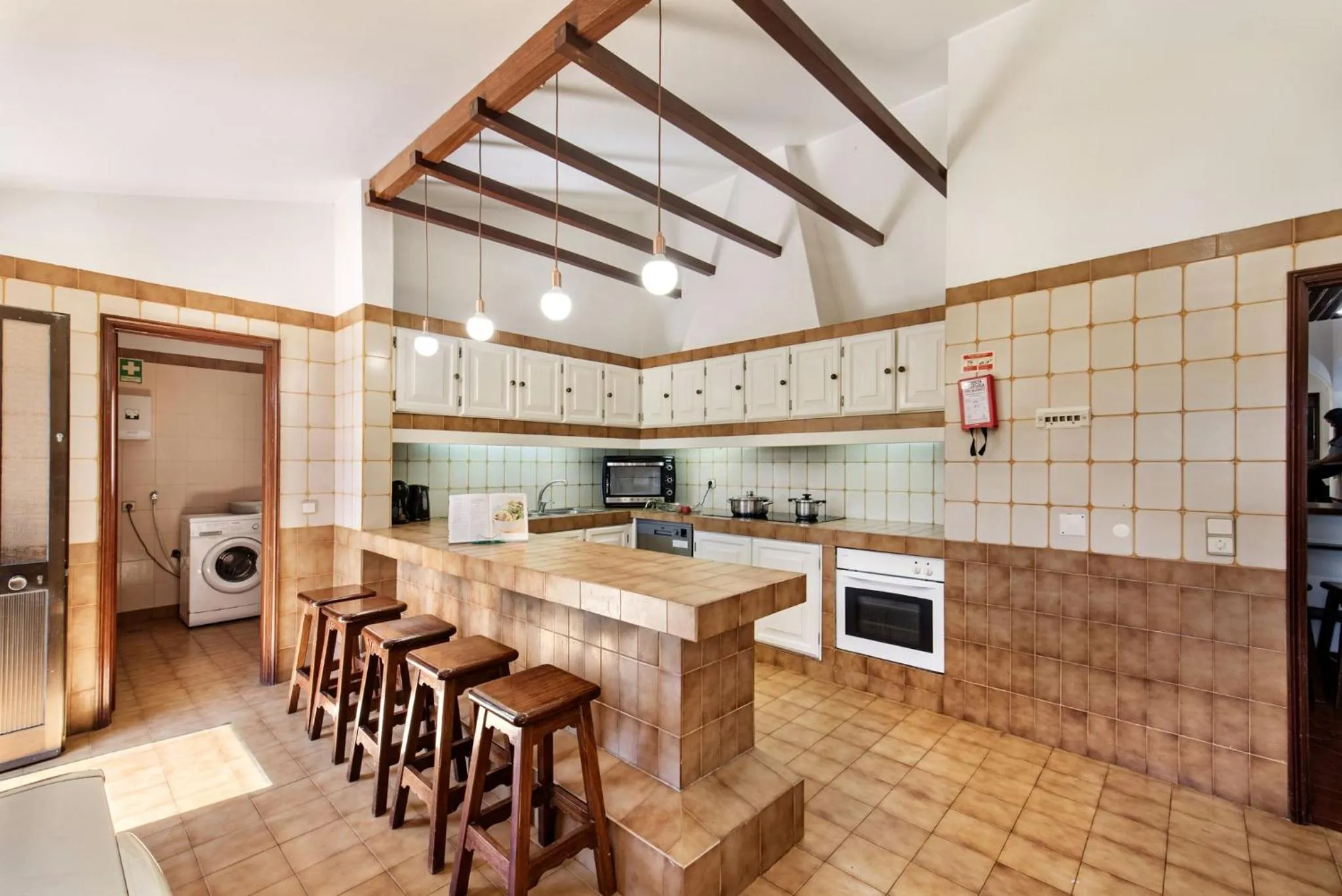 dishwasher in 5 En-Suite Bedrooms, close to centre, free AC WiFi