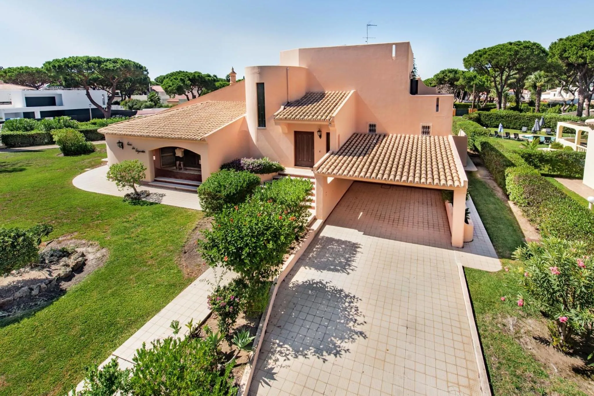 5 En-Suite Bedrooms, close to centre, free AC WiFi