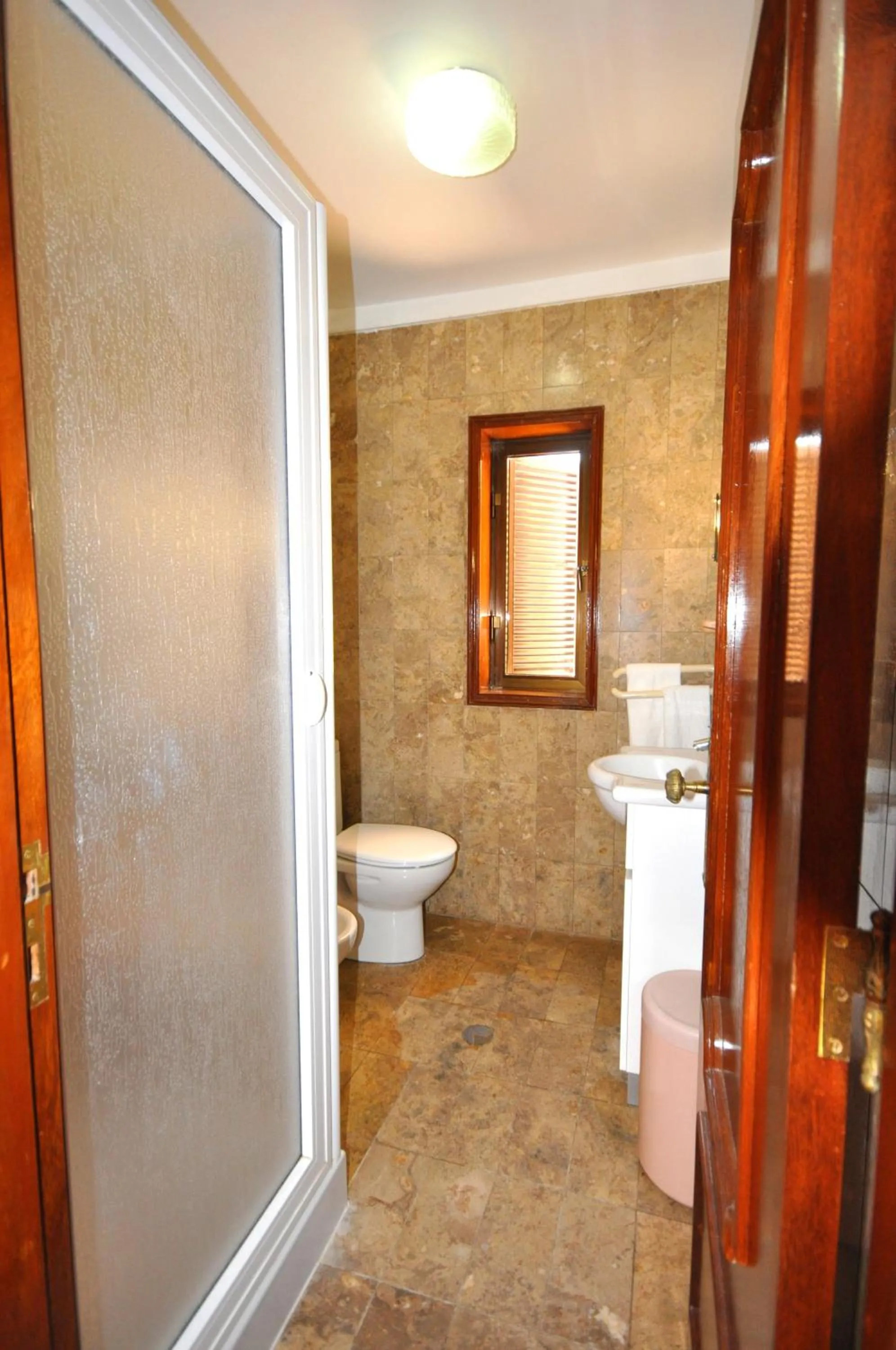 Set in good sized, mature gardens which afford a very good degree of privacy and