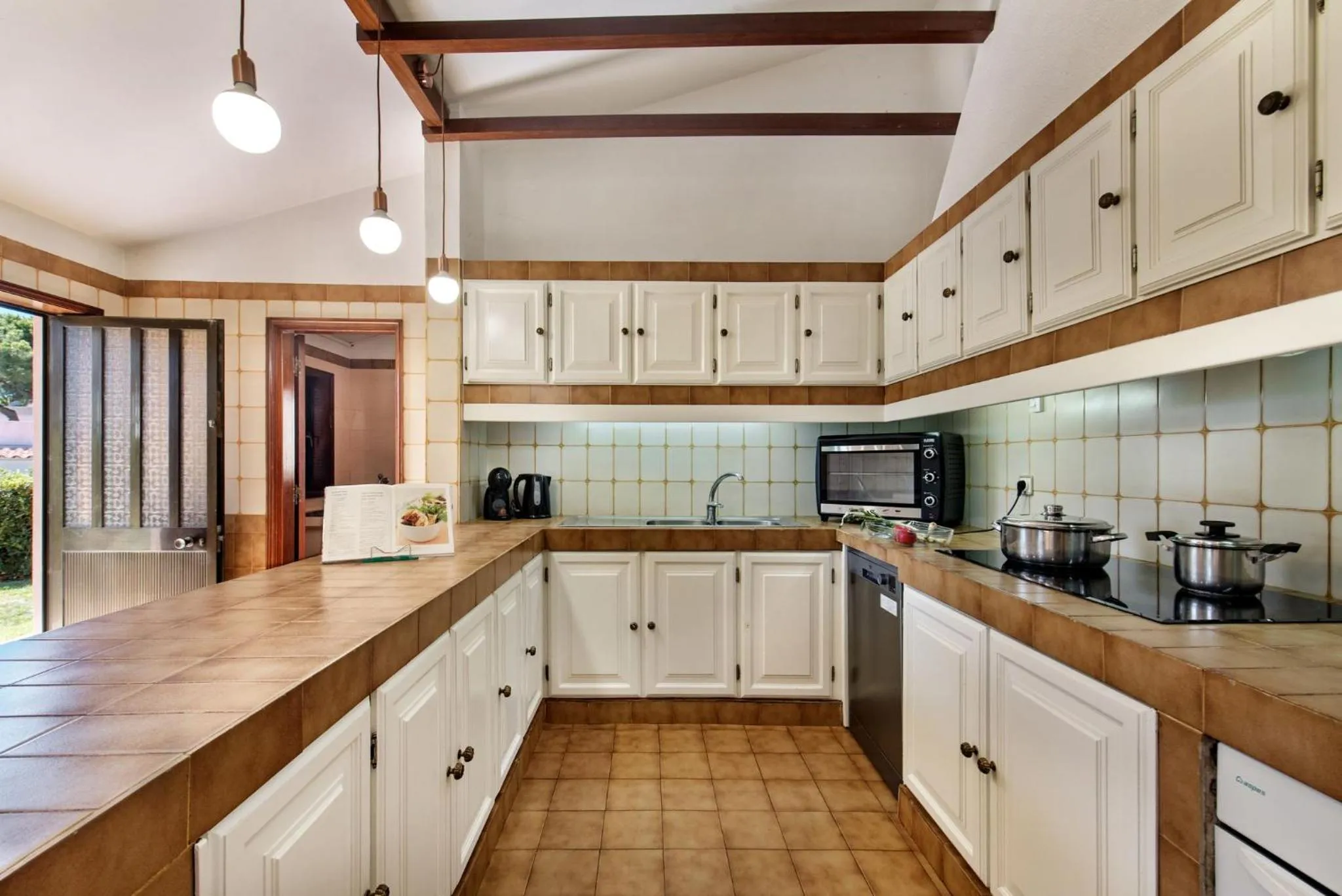 kitchen in 5 En-Suite Bedrooms, close to centre, free AC WiFi