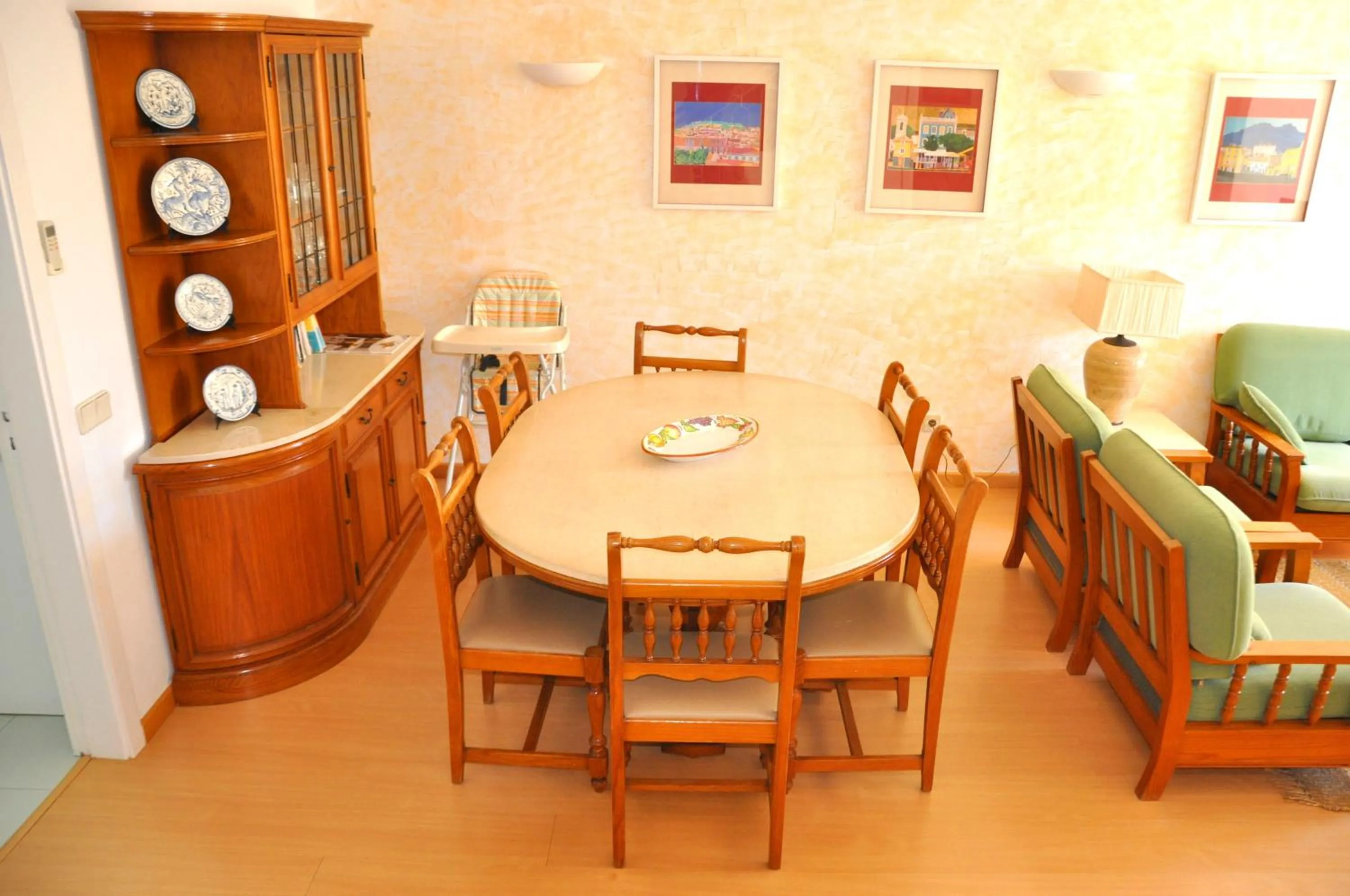 Restaurant/places to eat in Stylish and well-equipped, private pool, close to amenities, free AC and Wifi