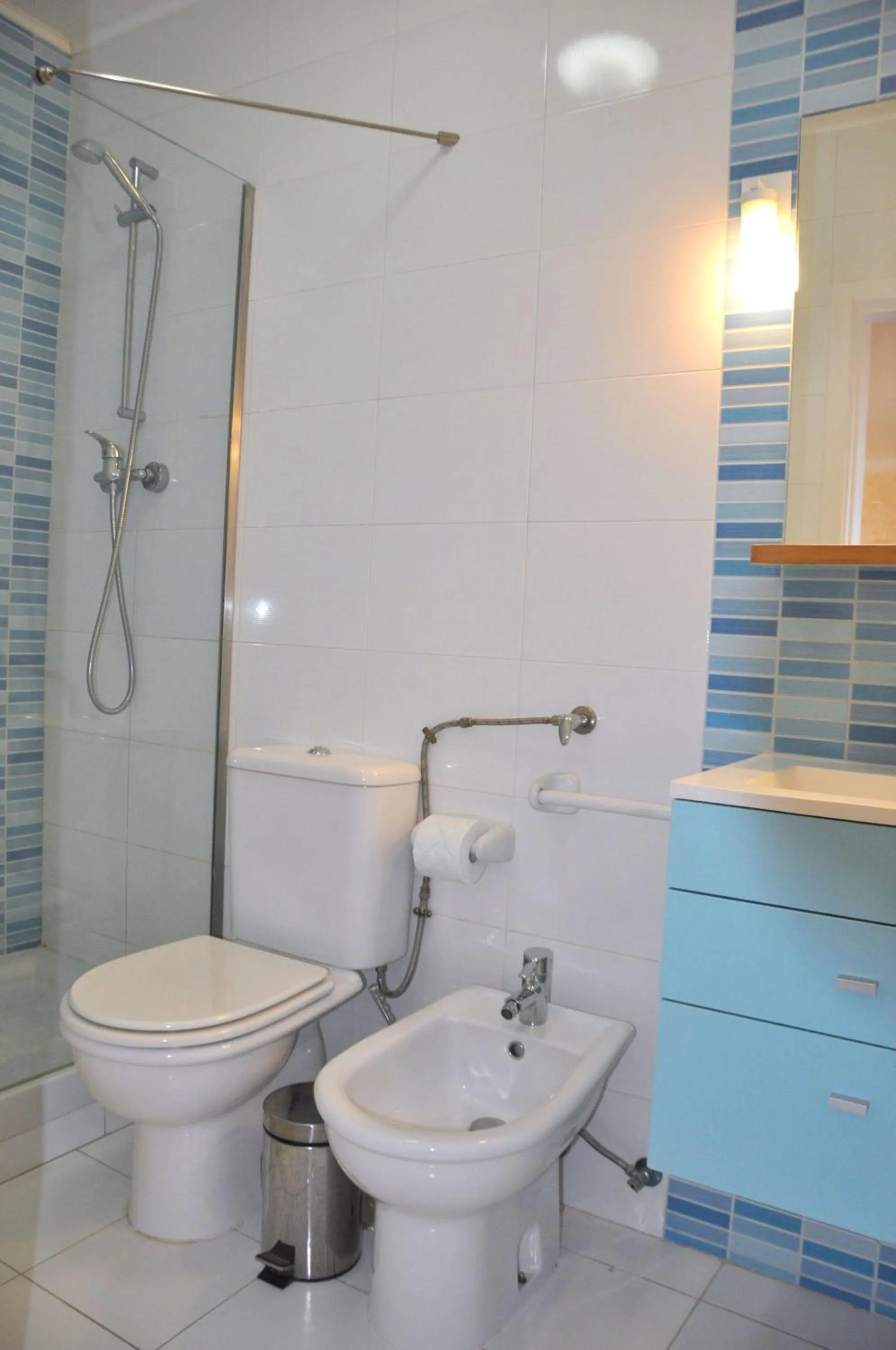 Bathroom in Stylish and well-equipped, private pool, close to amenities, free AC and Wifi
