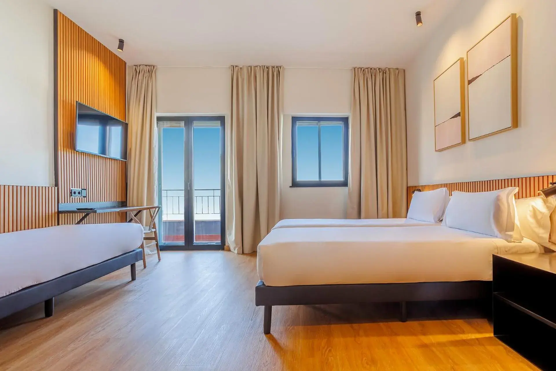 Quadruple Room in Hotel Acta Madfor Quadruple Room in Hotel Acta Madfor