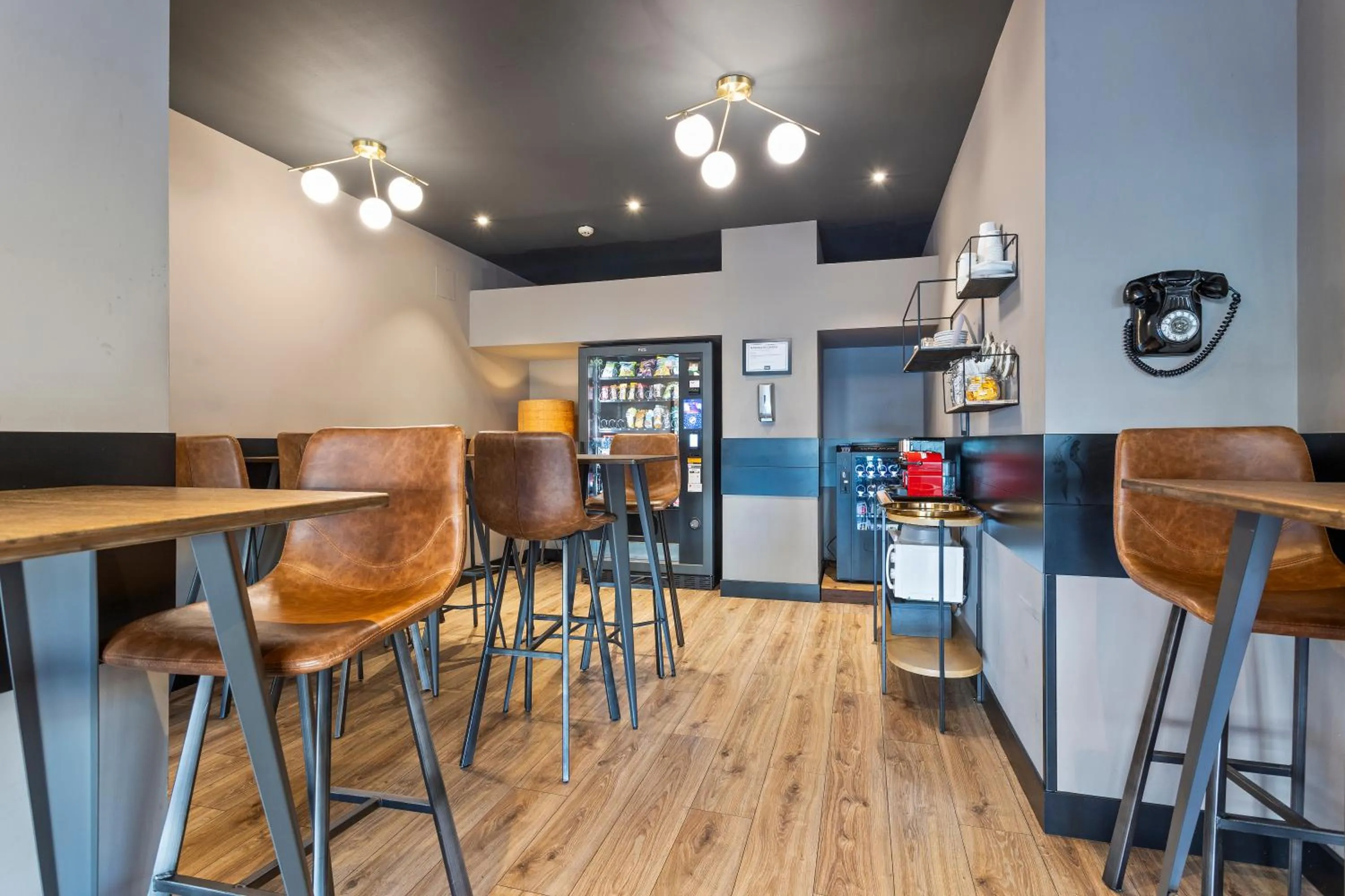 vending machine in Hotel Acta Madfor