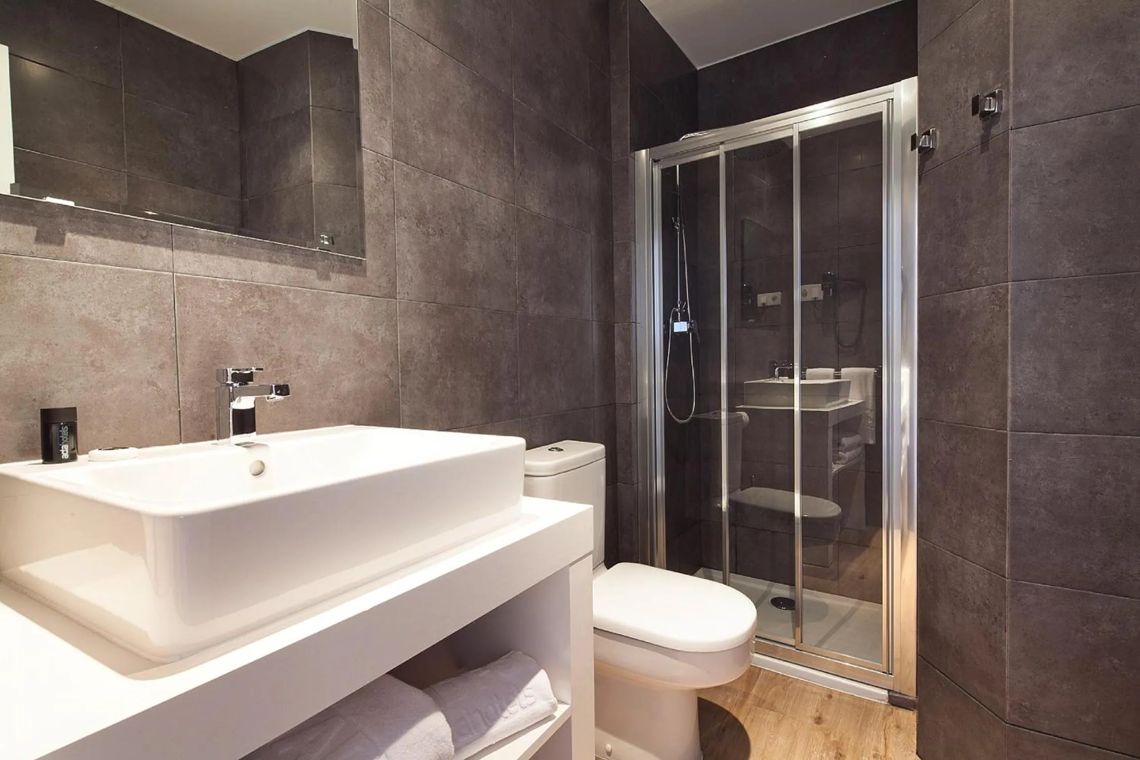 Bathroom in Hotel Acta Madfor