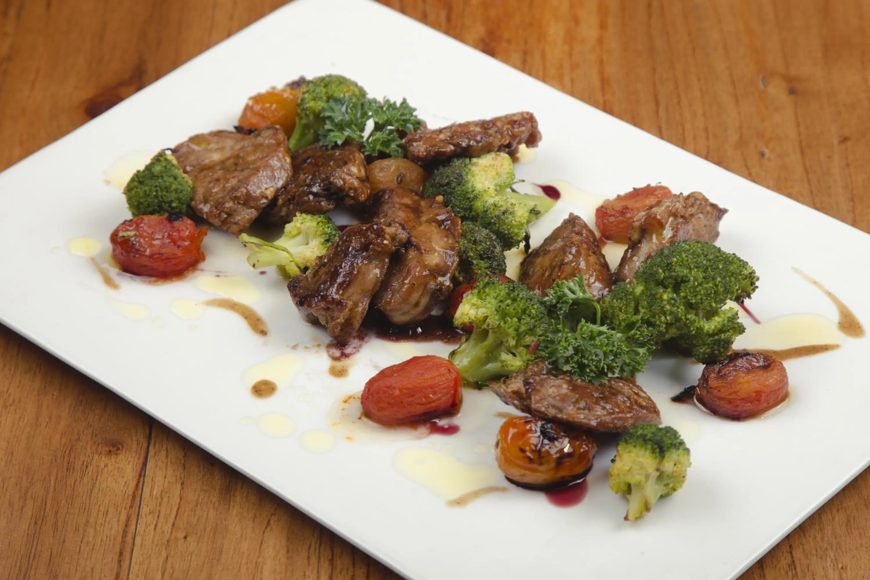 Food and drinks in Loft Osteria by Sagardi